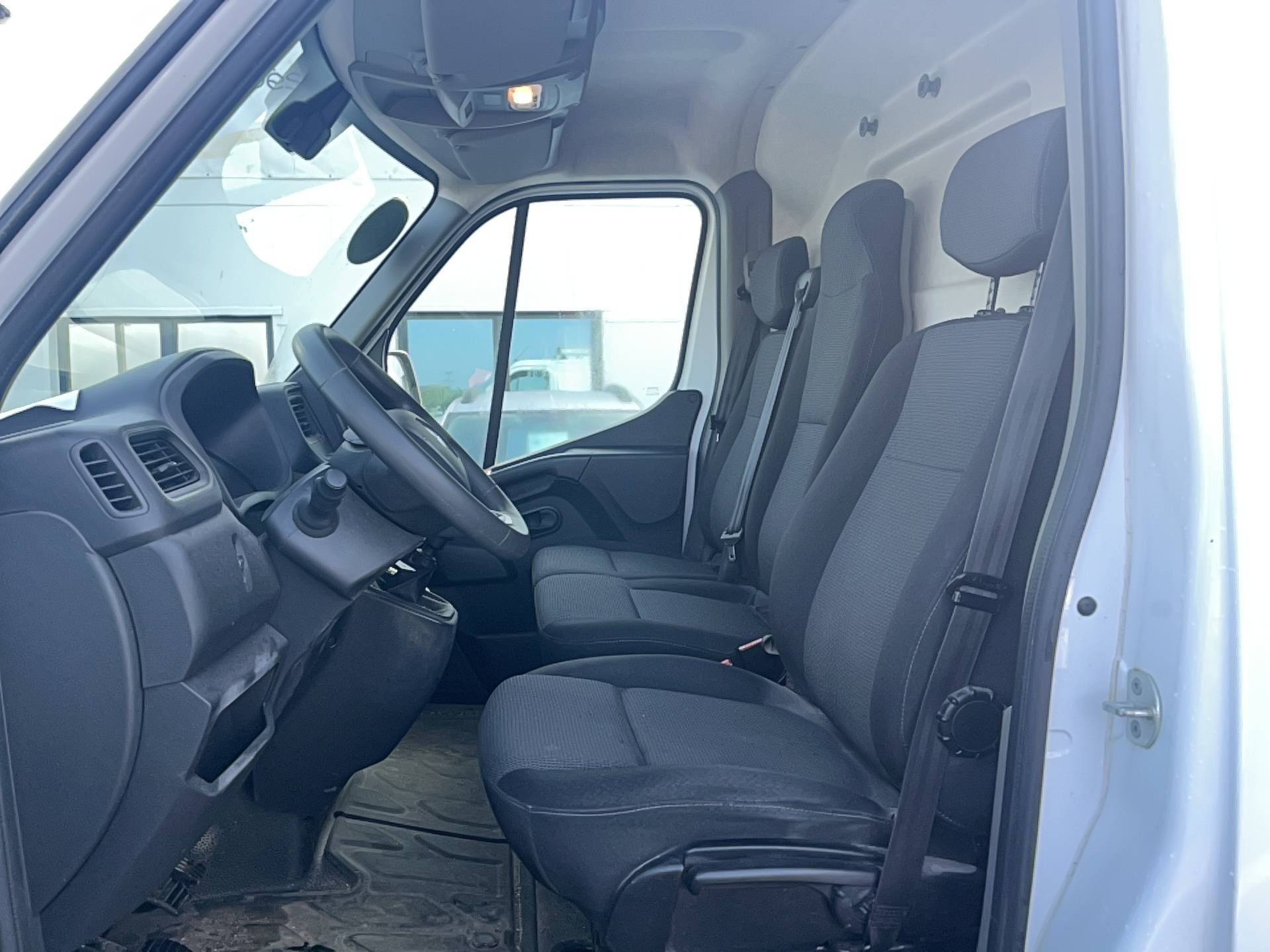 Vente en ligne Renault Master Fourgon MASTER FGN TRAC F2800 L1H1 BLUE DCI 150 au prix de 24 890 €