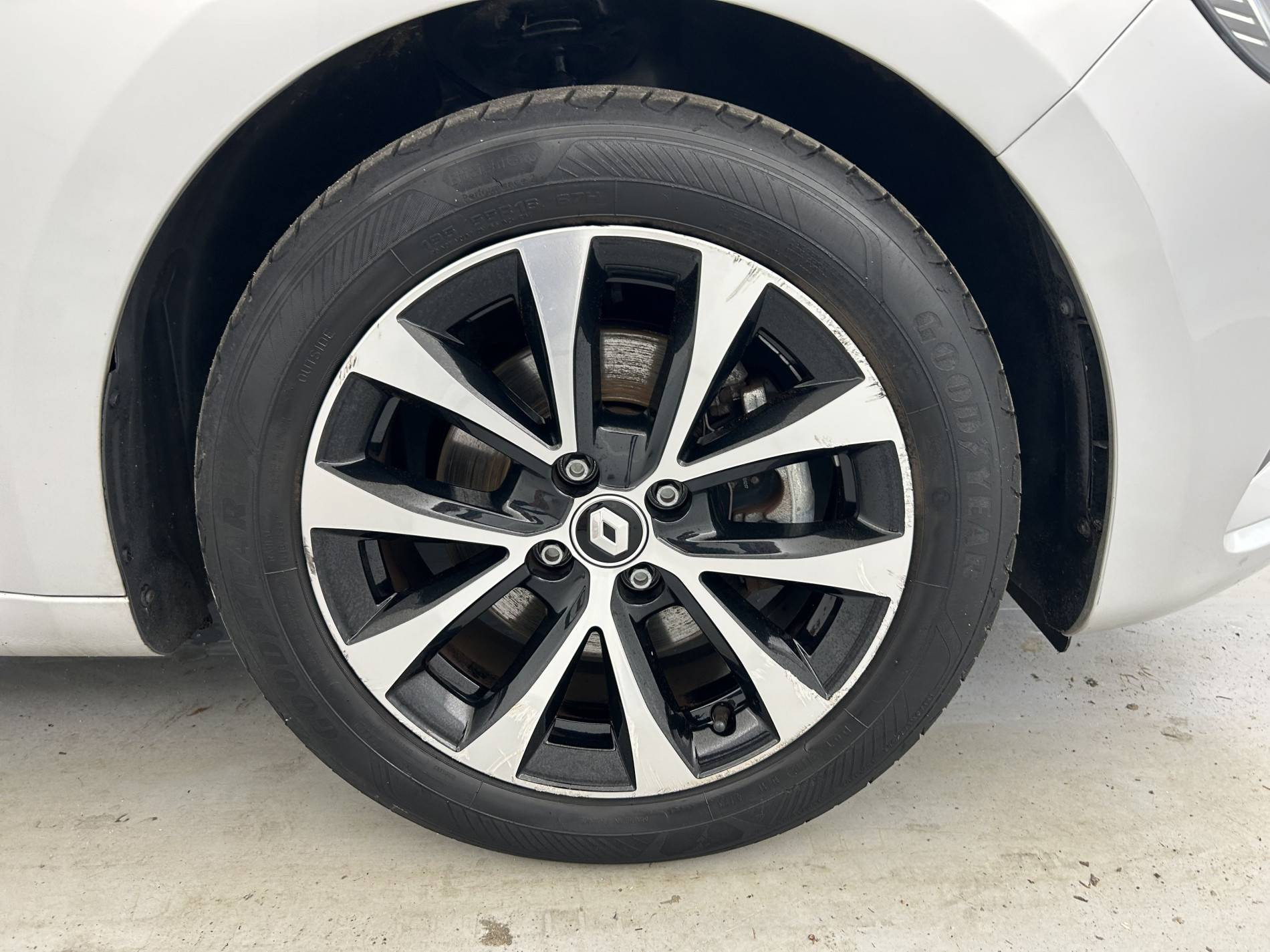 Vente en ligne Renault Clio 5 Clio E-Tech 140 - 21N au prix de 16 890 €