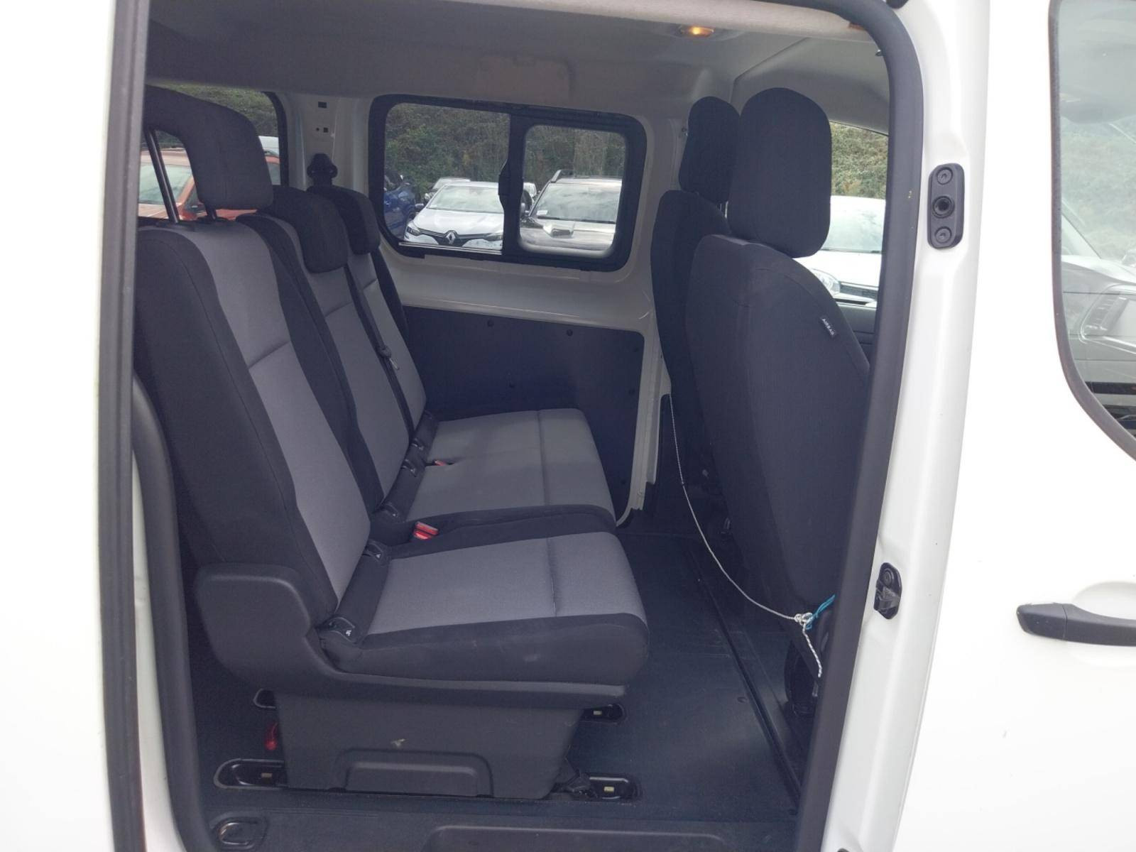 Vente en ligne Citroën Jumpy Combi Jumpy XS BlueHDi 120 S&S BVM6 au prix de 22 890 €