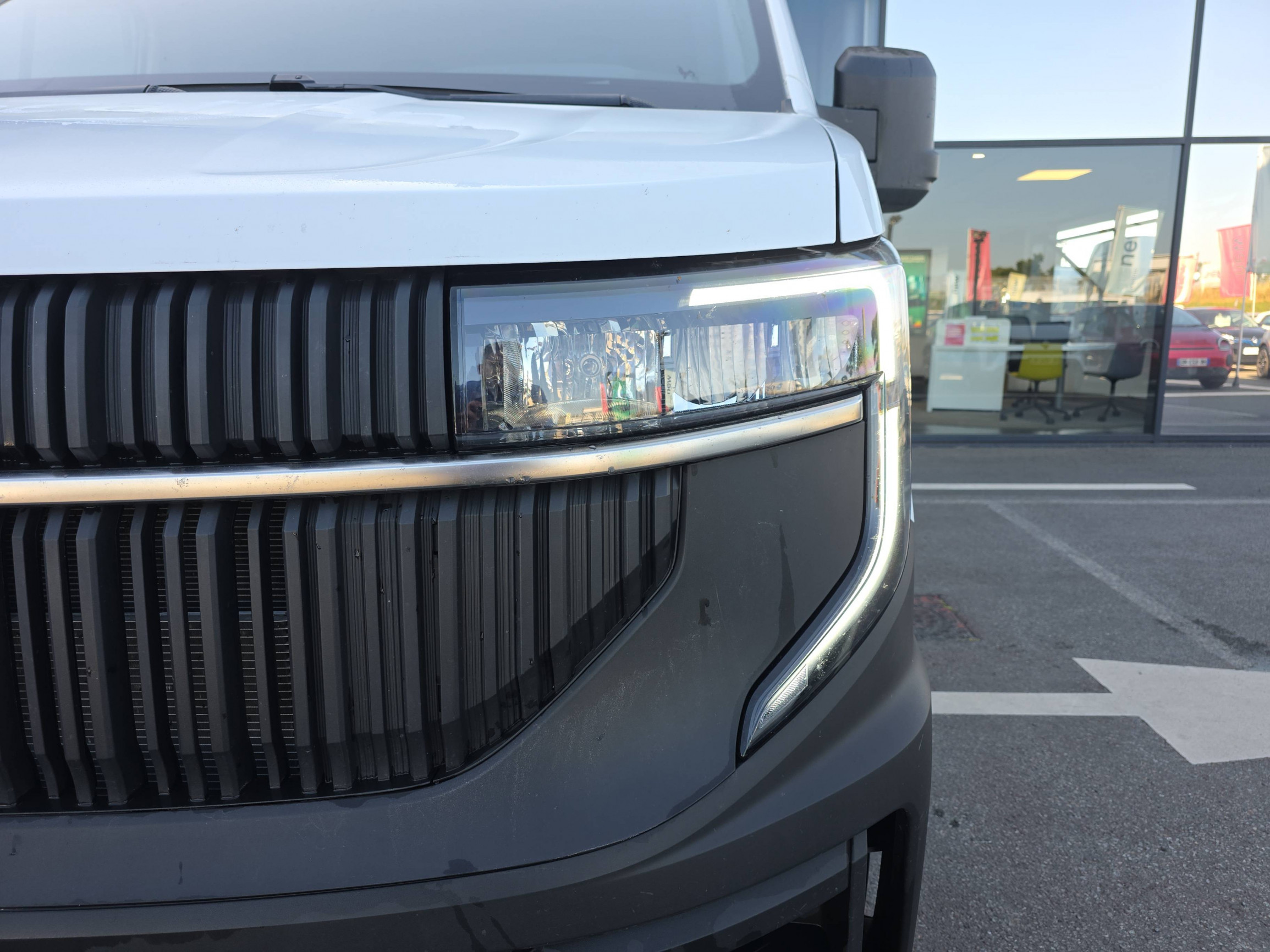 Vente en ligne Renault Master Fourgon MASTER FG BLUE DCI 130 L2H2 3T5 TR au prix de 29 990 €
