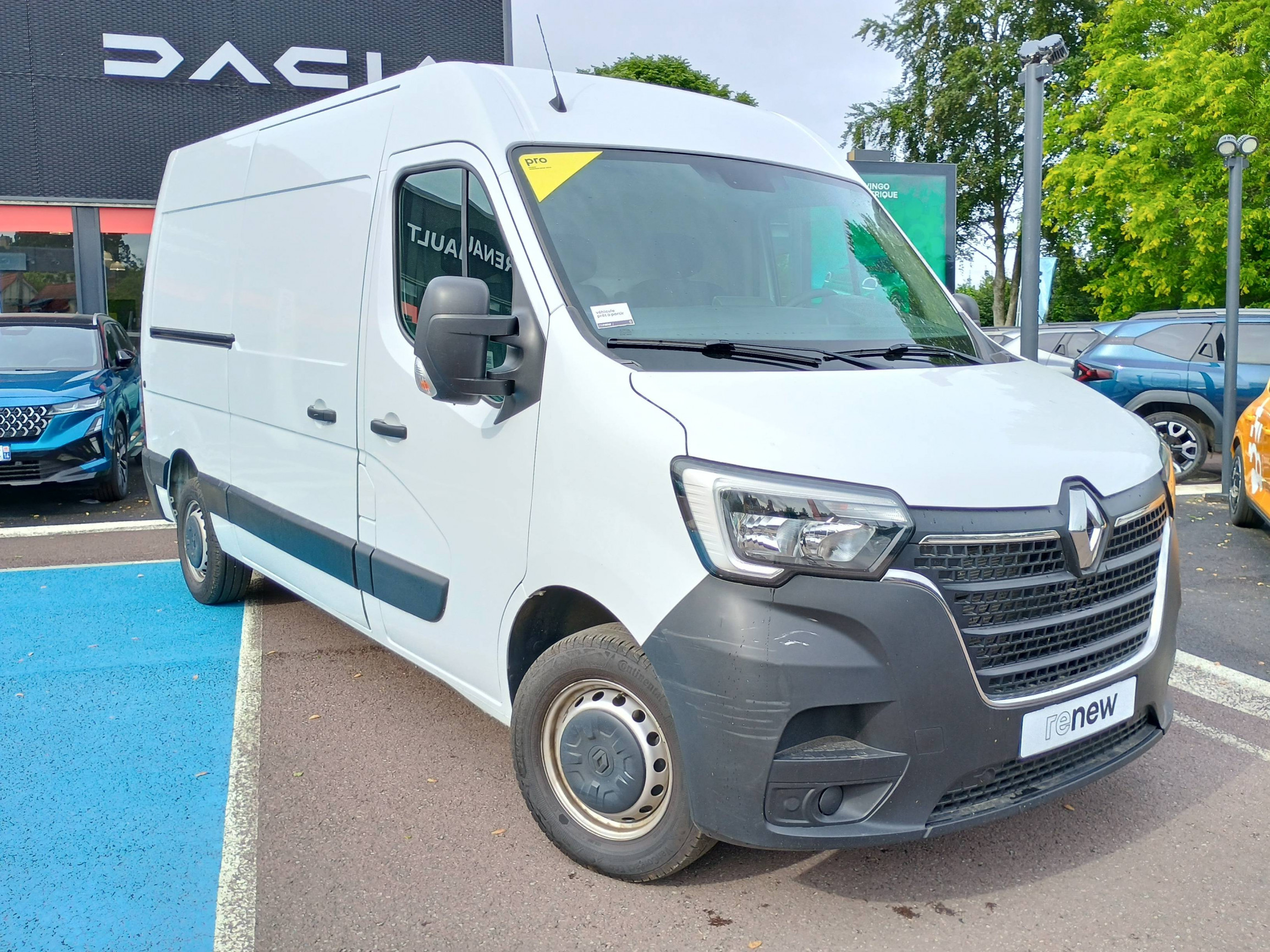 Vente en ligne Renault Master Fourgon MASTER FGN TRAC F3500 L2H2 BLUE DCI 135 au prix de 25 990 €
