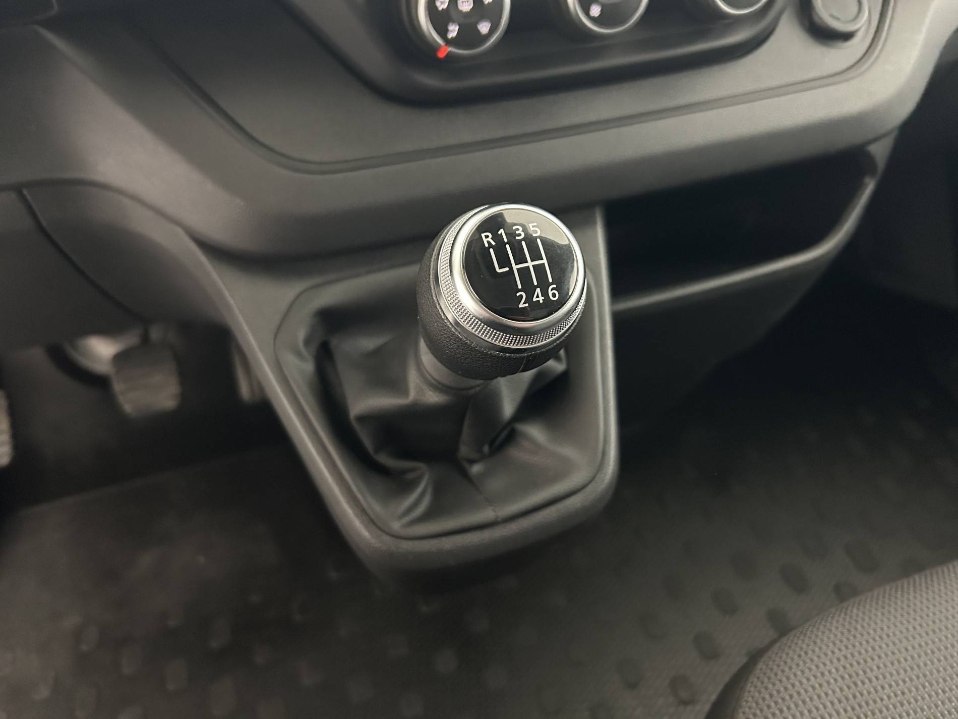 Vente en ligne Renault Trafic 3 Fourgon TRAFIC FG BLUE DCI 130 L1H1 3T GSR2 au prix de 23 790 €