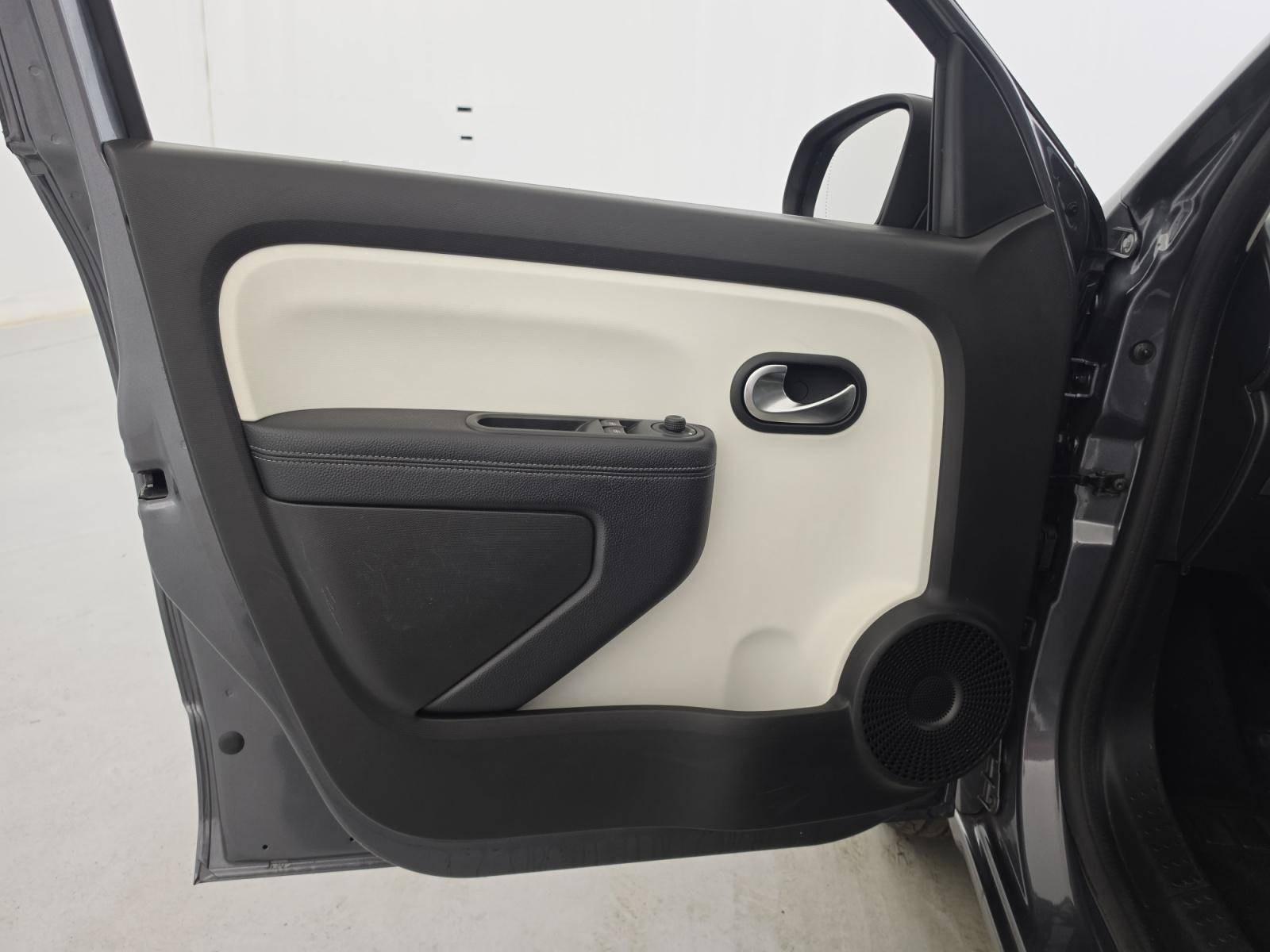 Vente en ligne Renault Twingo 3  TCe 95 au prix de 11 990 €