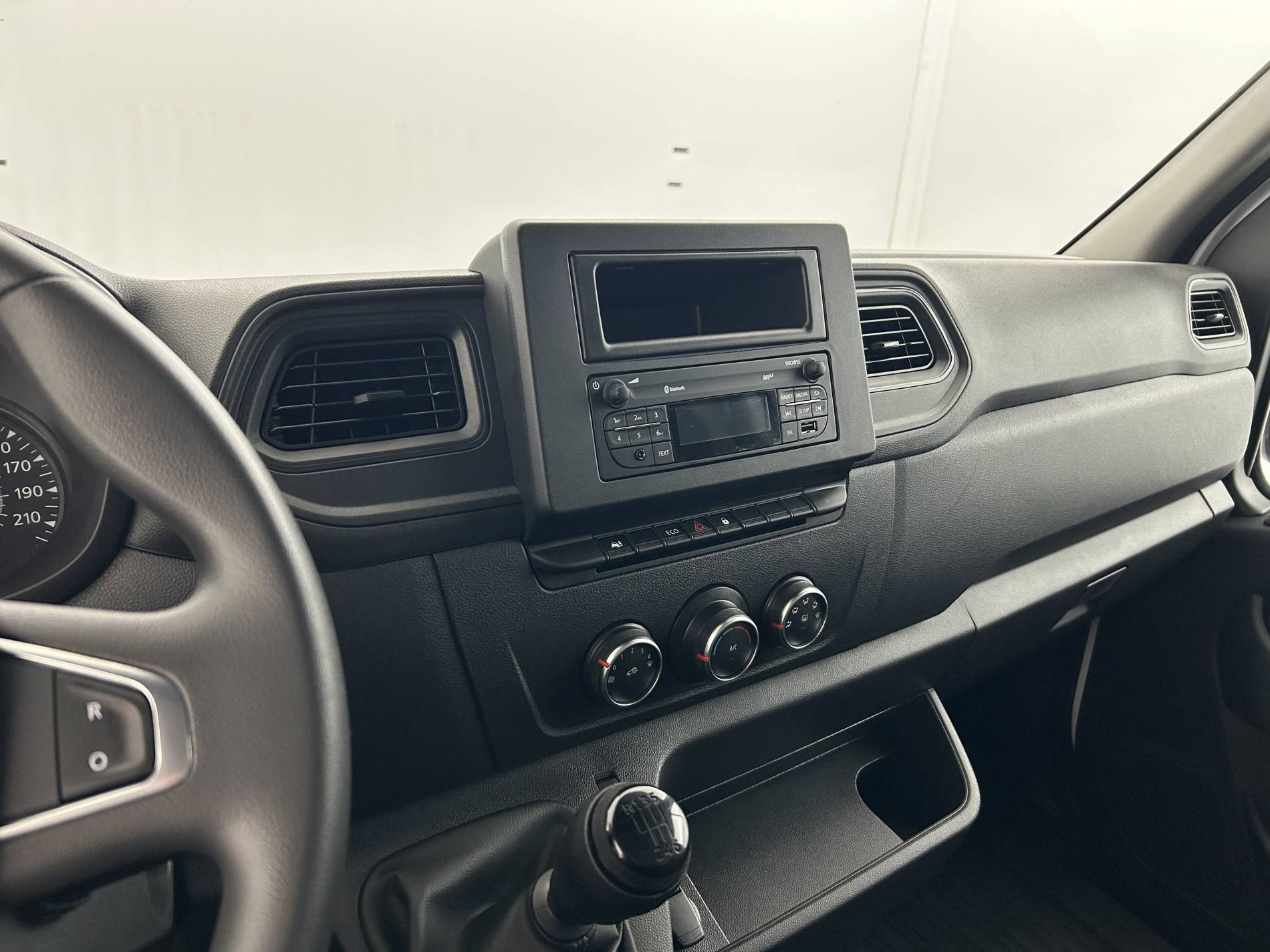 Vente en ligne Renault Master Fourgon MASTER FGN TRAC F3500 L3H3 BLUE DCI 135 au prix de 26 490 €