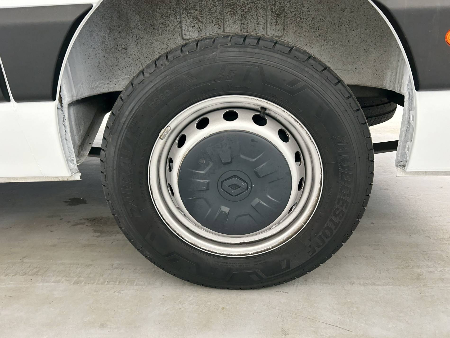 Vente en ligne Renault Master Fourgon MASTER FGN TRAC F3500 L3H3 BLUE DCI 135 au prix de 26 490 €