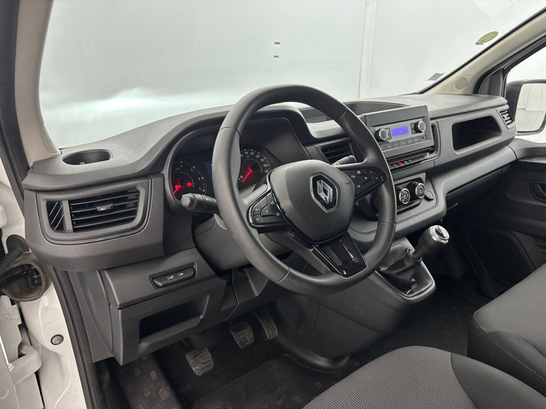 Vente en ligne Renault Trafic 3 Fourgon TRAFIC FGN L1H1 2800 KG BLUE DCI 110 au prix de 21 490 €