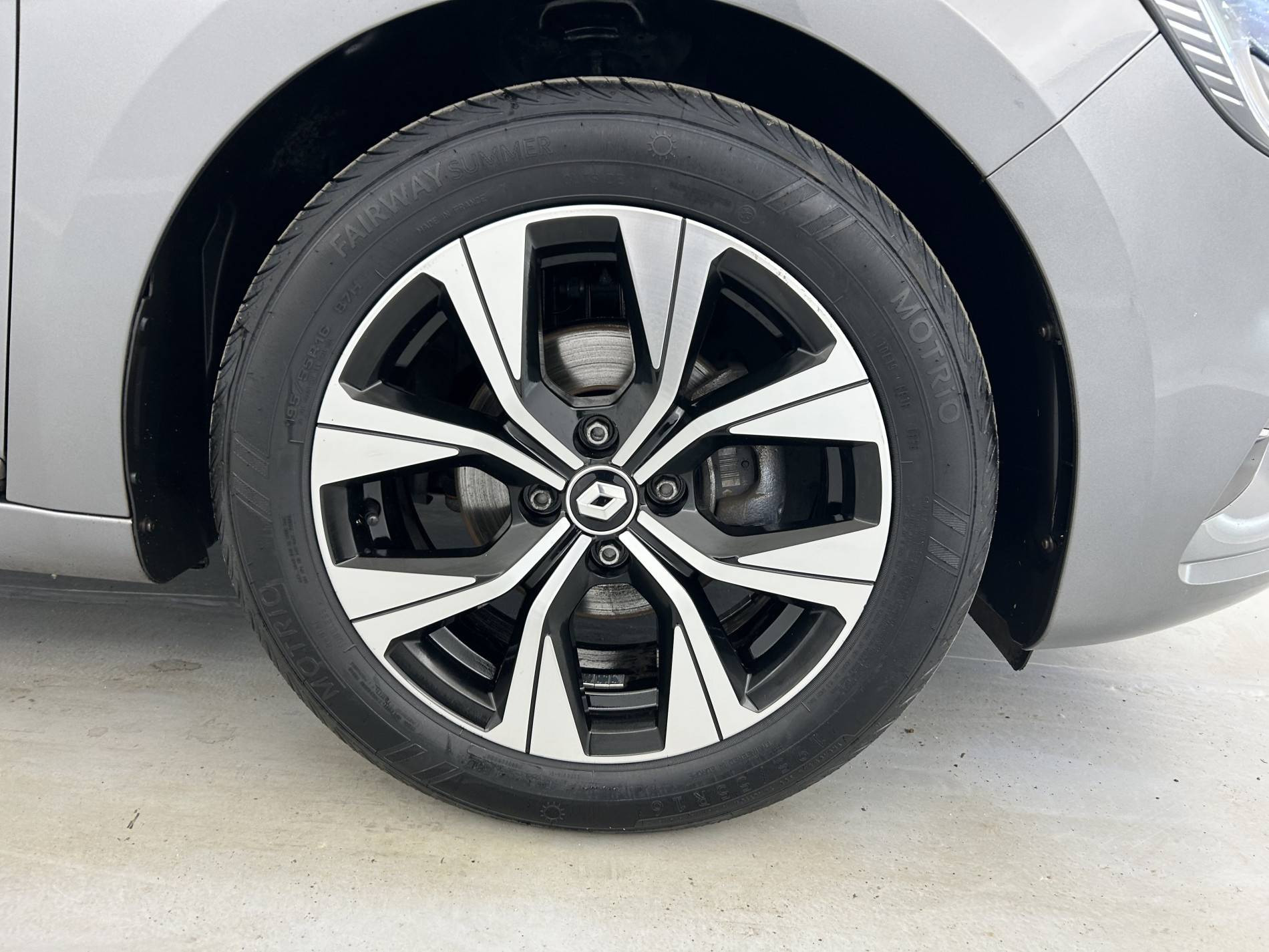 Vente en ligne Renault Clio 5 Clio TCe 90 au prix de 13 790 €