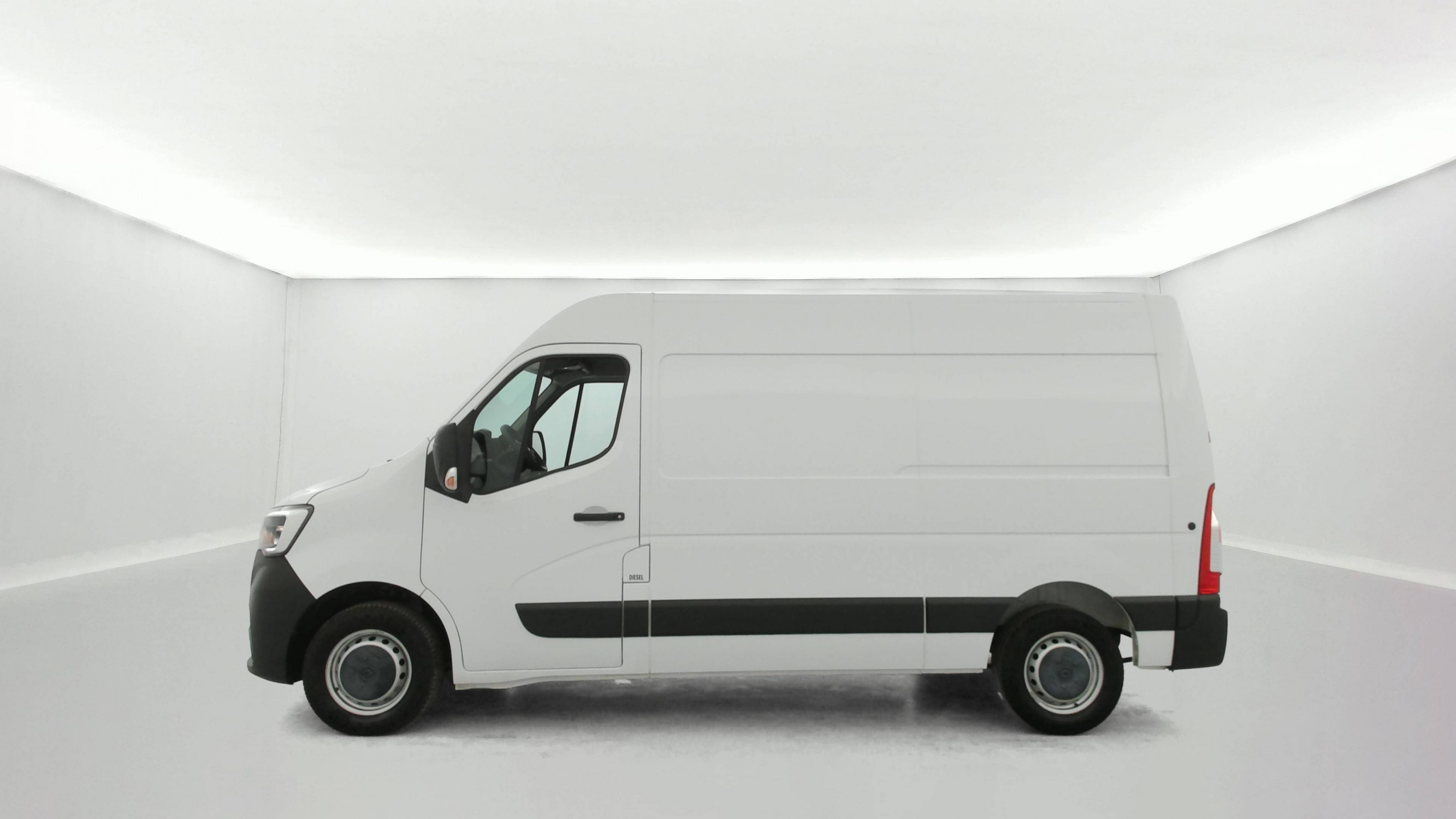 Vente en ligne Renault Master Fourgon MASTER FGN TRAC F3500 L2H2 BLUE DCI 135 au prix de 23 390 €