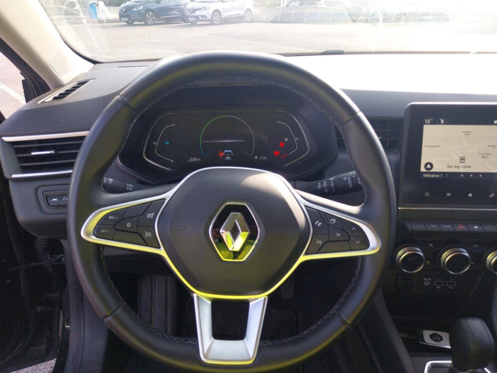Vente en ligne Renault Clio 5 Clio E-Tech 140 - 21N au prix de 16 990 €