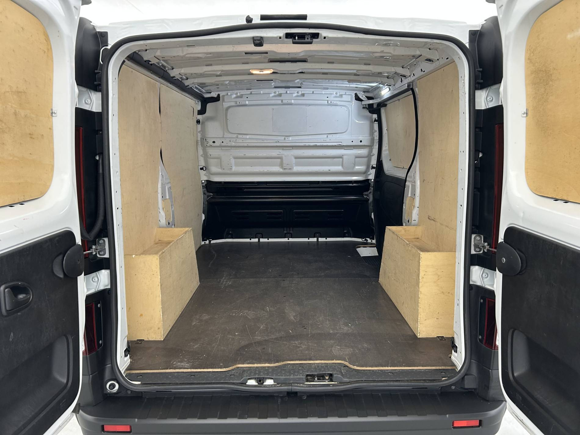 Vente en ligne Renault Trafic 3 Fourgon TRAFIC FG BLUE DCI 130 L1H1 3T GSR2 au prix de 23 999 €