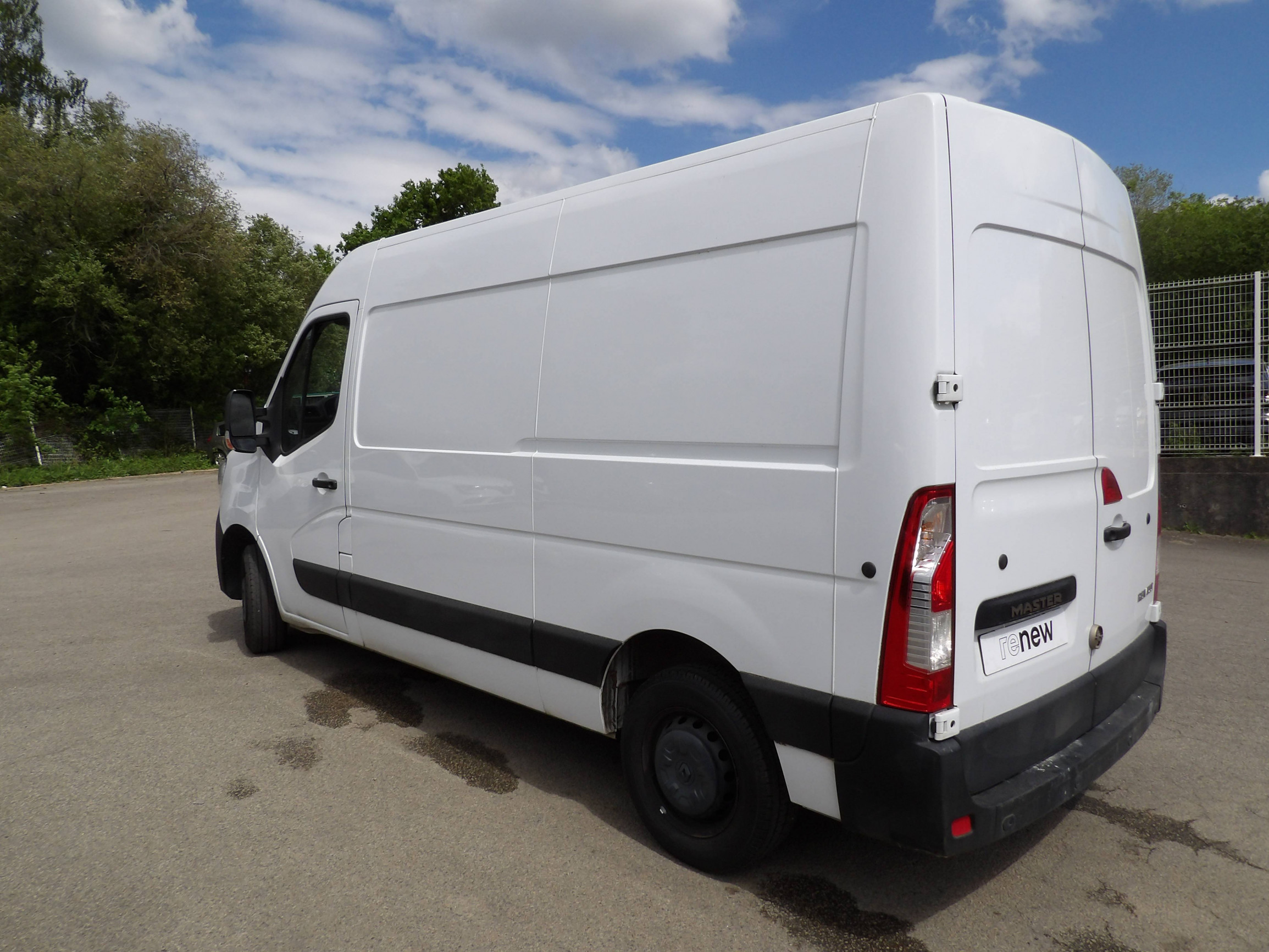 Vente en ligne Renault Master Fourgon MASTER FGN TRAC F3300 L2H2 BLUE DCI 180 au prix de 22 499 €