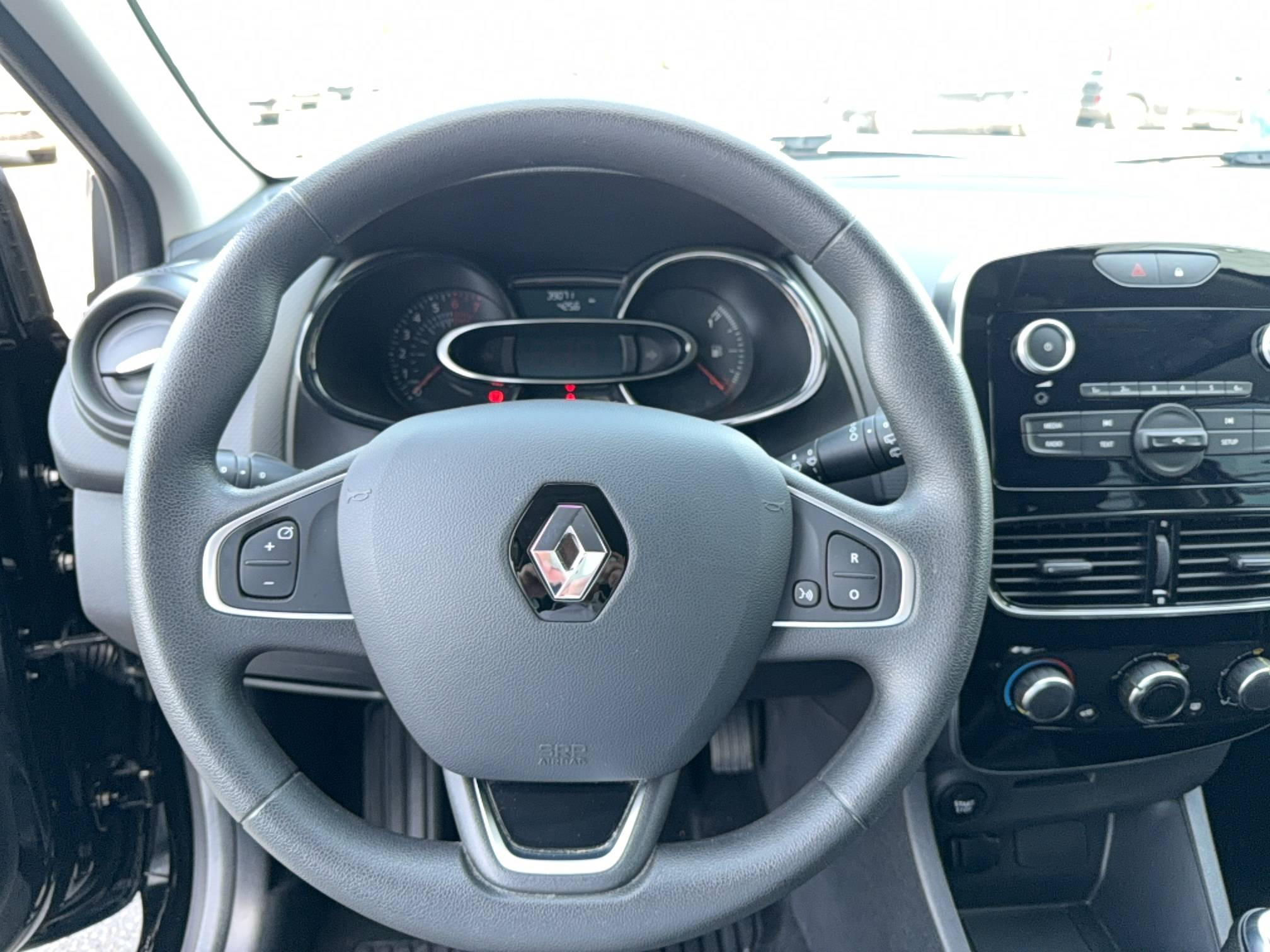 Vente en ligne Renault Clio 4 Clio 1.2 16V 75 au prix de 10 590 €