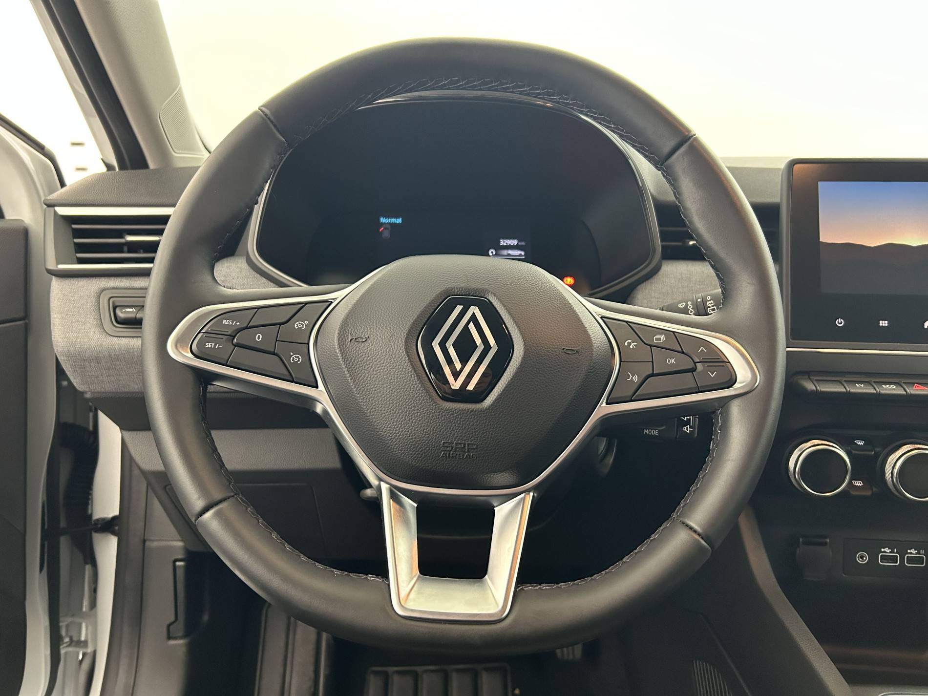 Vente en ligne Renault Clio 5 Clio E-Tech full hybrid 145 au prix de 17 990 €