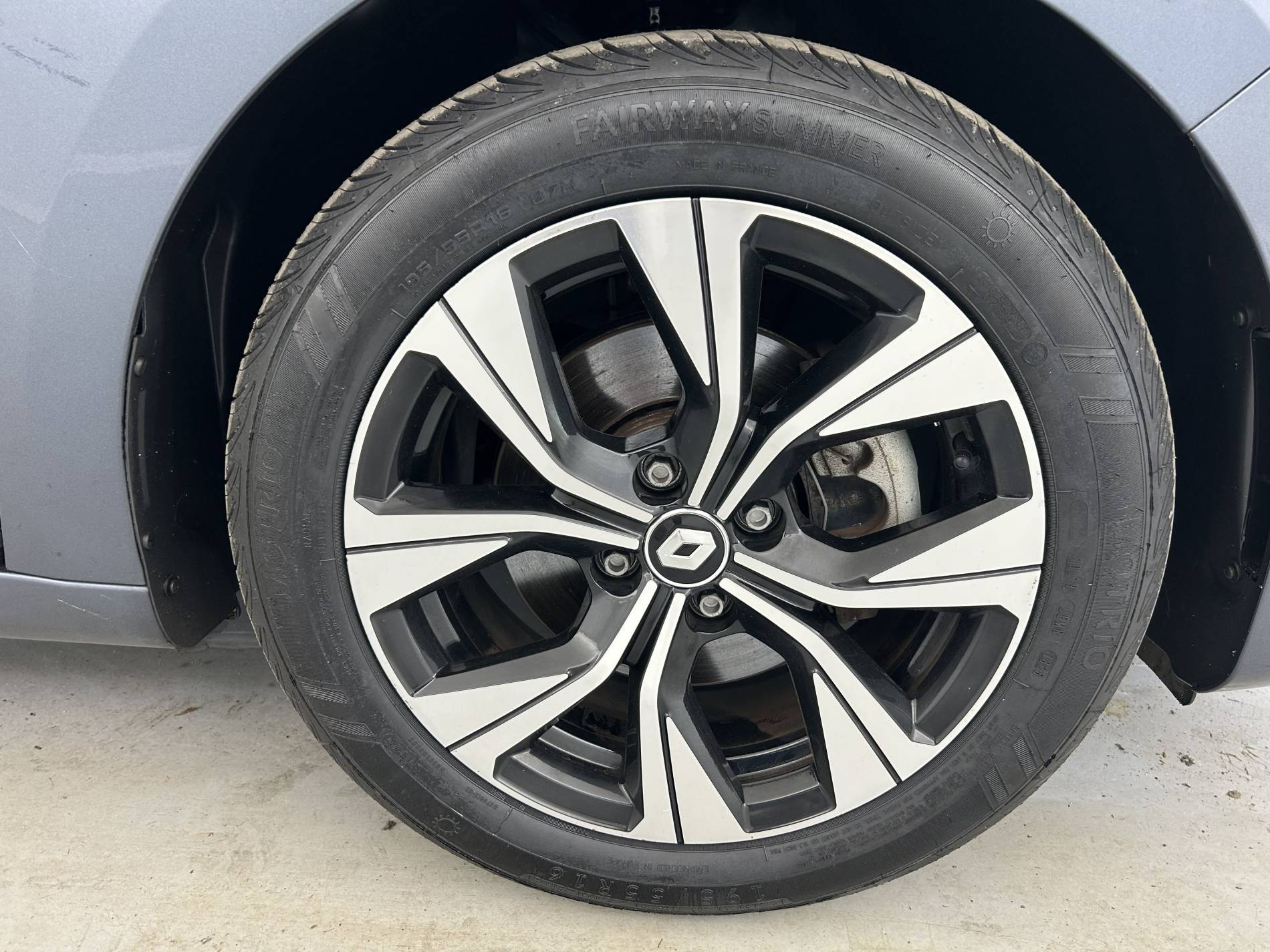 Vente en ligne Renault Clio 5 Clio E-Tech 140 - 21N au prix de 17 000 €