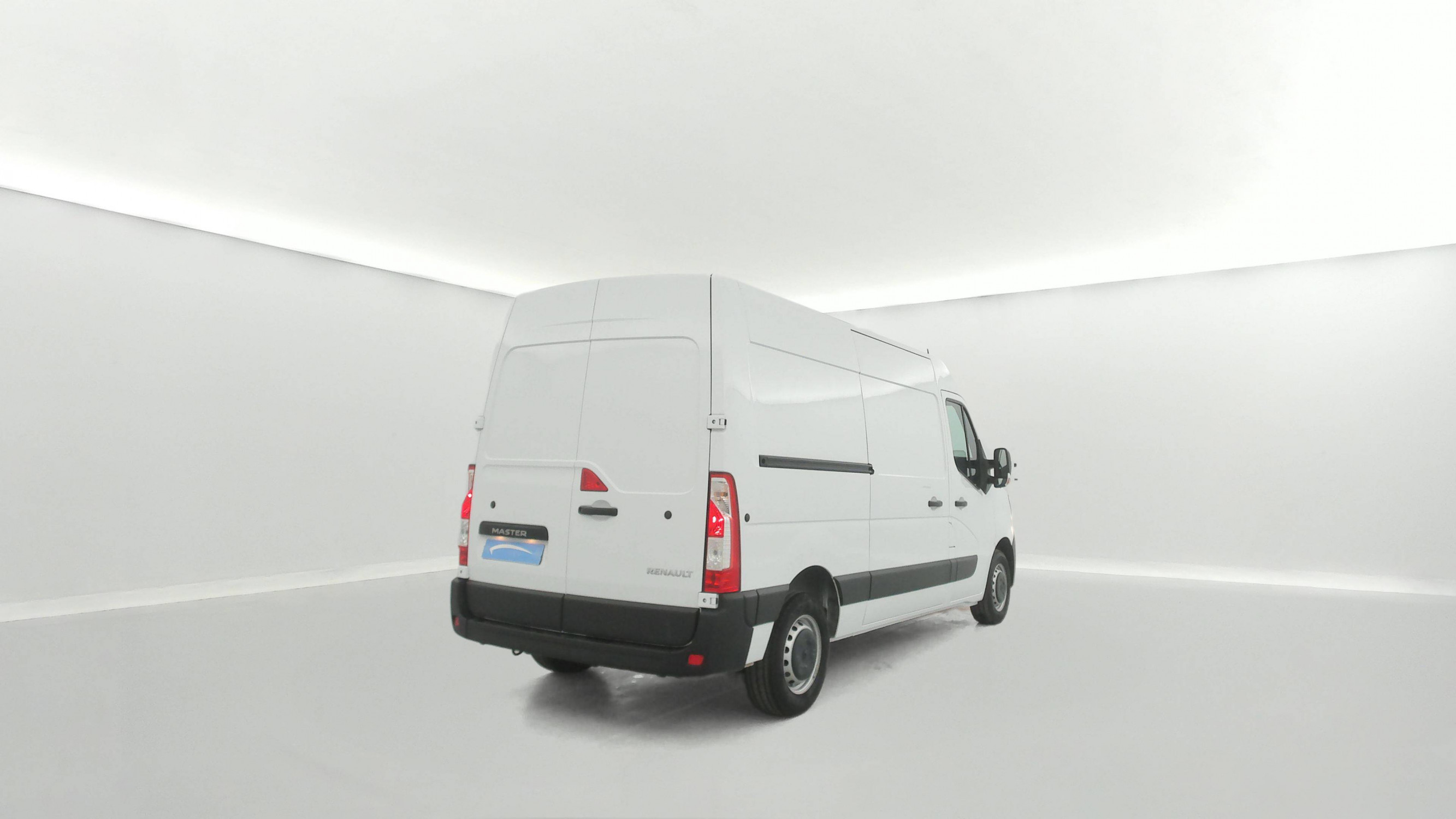 Vente en ligne Renault Master Fourgon MASTER FGN TRAC F3500 L2H2 BLUE DCI 135 au prix de 27 990 €