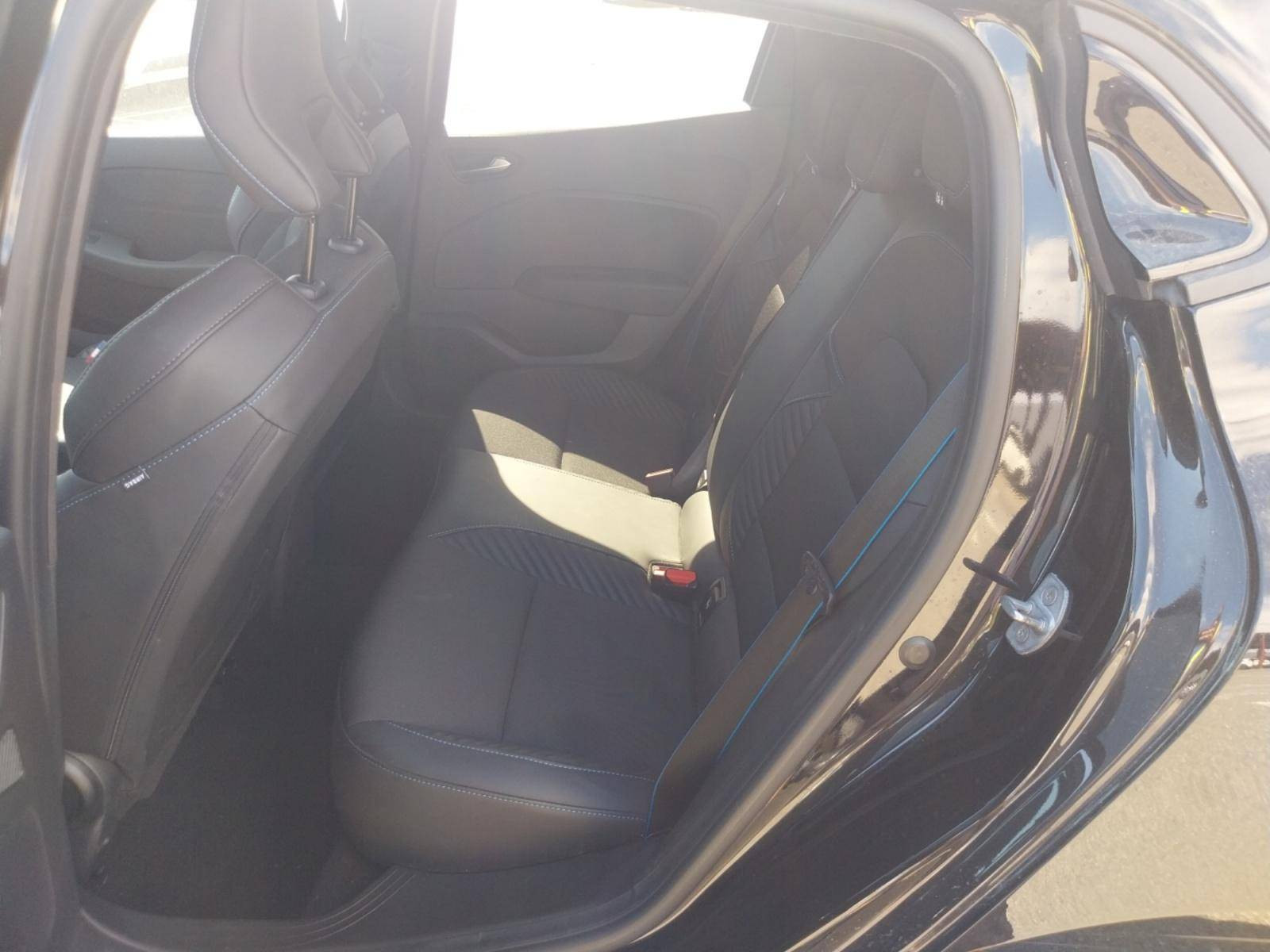 Vente en ligne Renault Clio 5 Clio E-Tech full hybrid 145 ch GSR2 au prix de 21 970 €