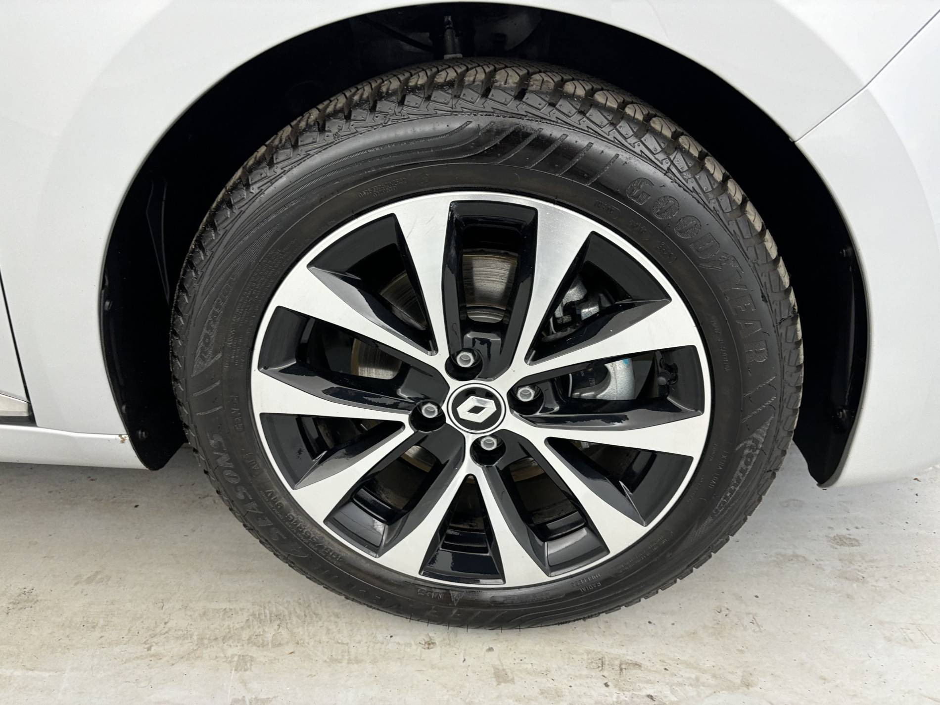 Vente en ligne Renault Clio 5 Clio E-Tech full hybrid 145 au prix de 18 890 €