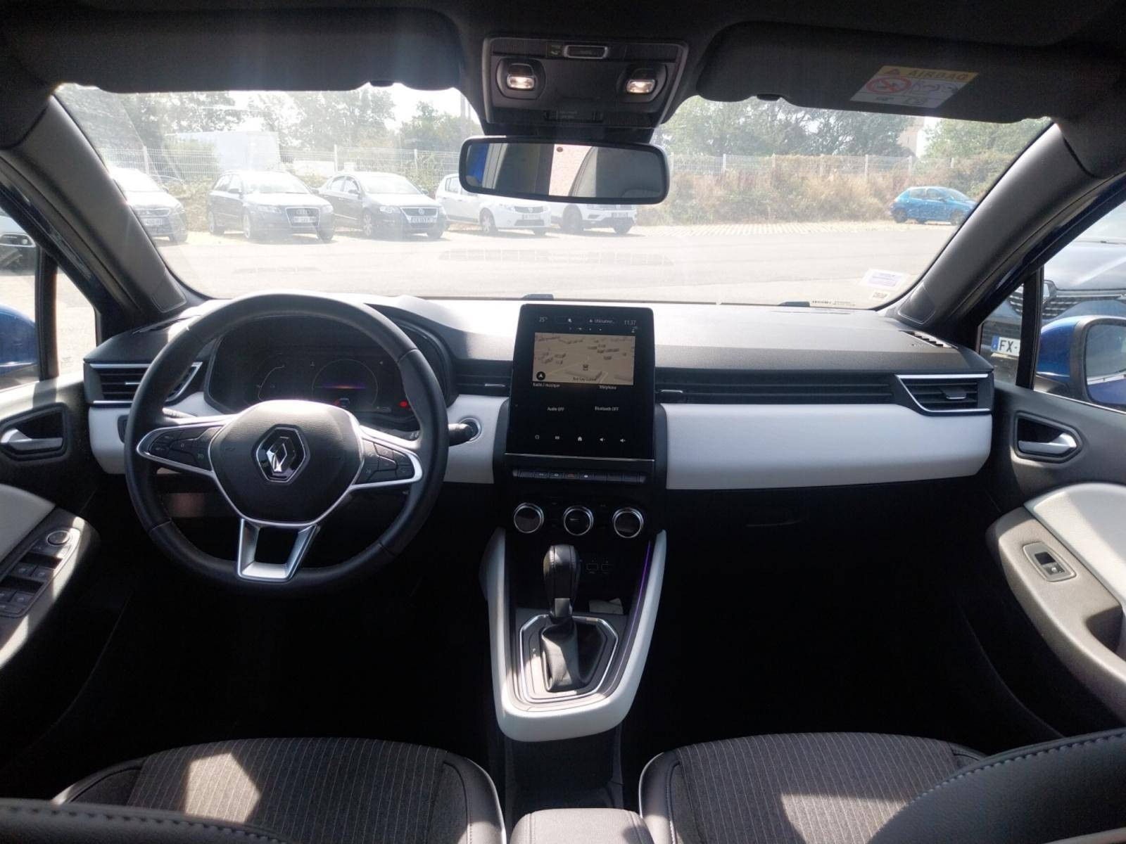 Vente en ligne Renault Clio 5 Clio E-Tech 140 - 21N au prix de 17 490 €