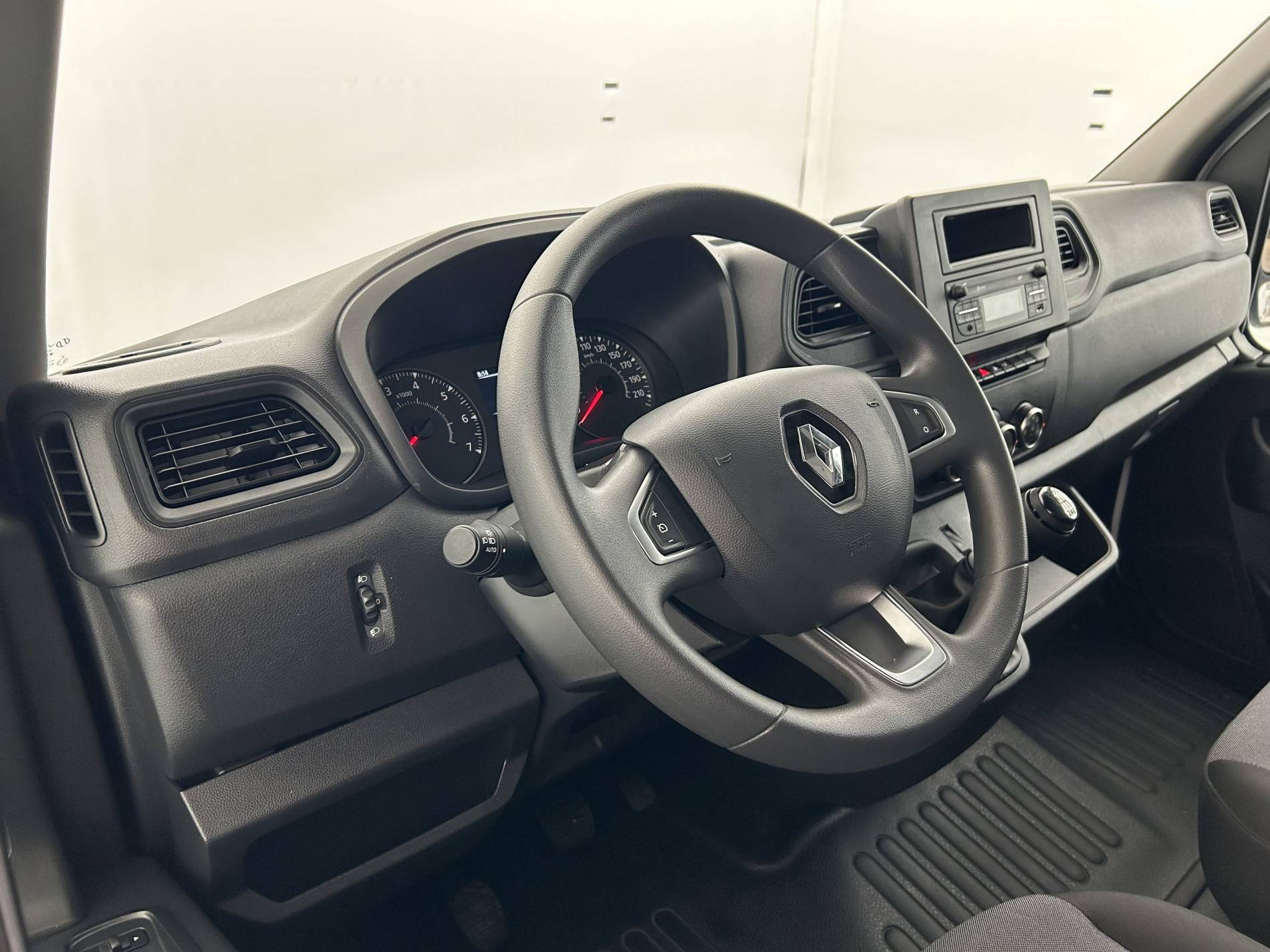 Vente en ligne Renault Master Fourgon MASTER FGN TRAC F3500 L2H2 BLUE DCI 135 au prix de 24 990 €