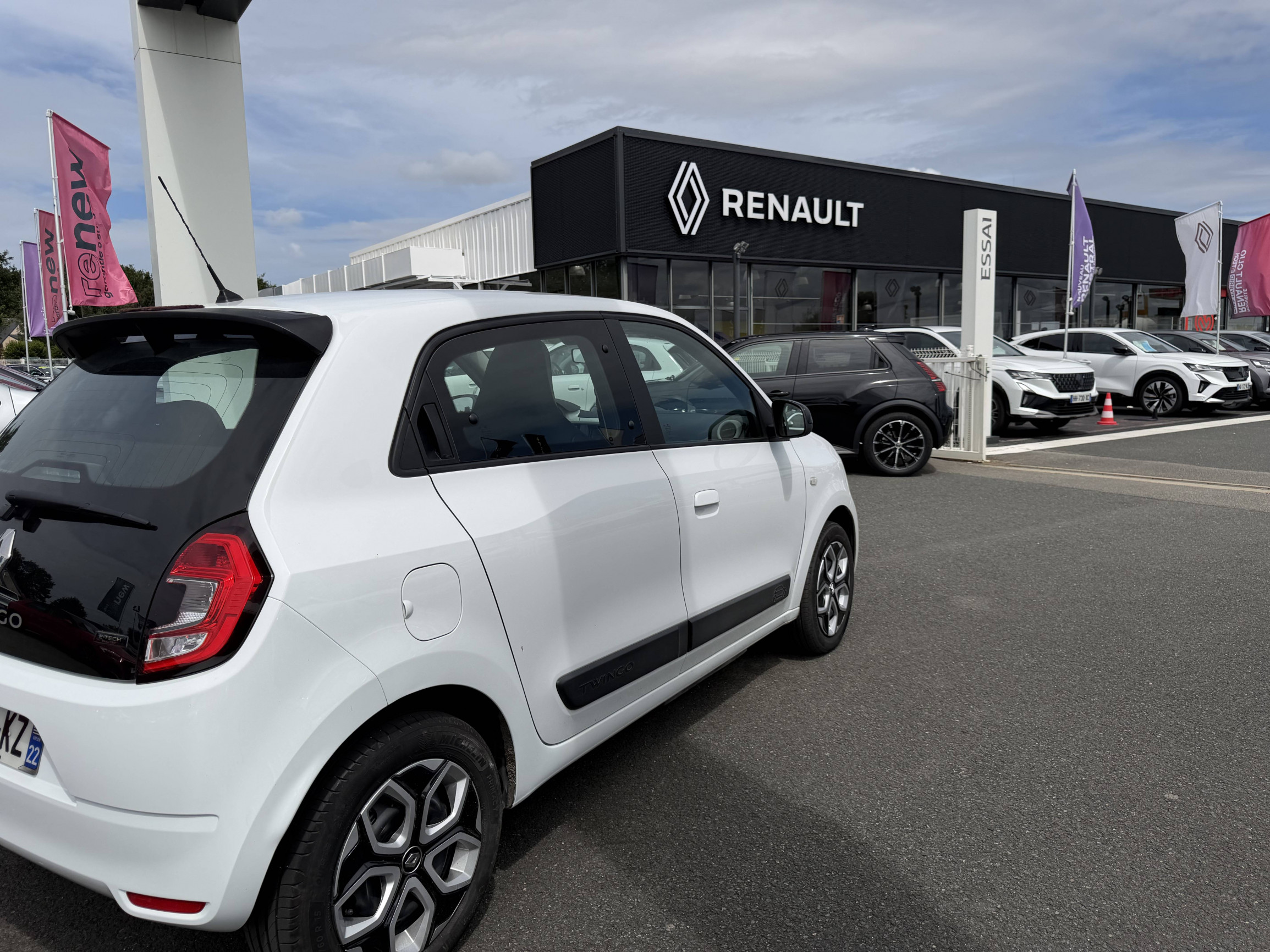 Vente en ligne Renault Twingo Electrique Twingo III E-Tech au prix de 12 490 €