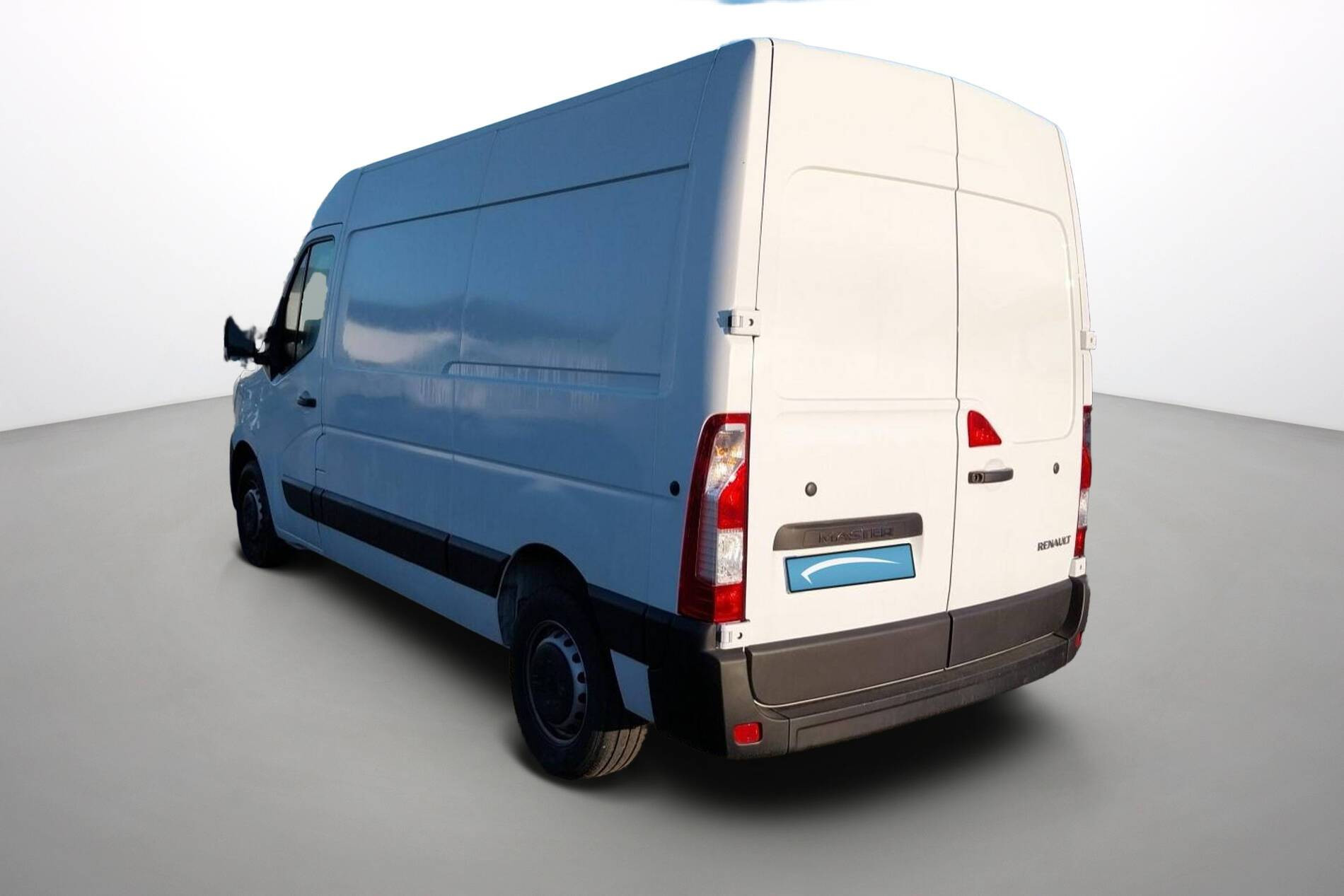 Vente en ligne Renault Master Fourgon MASTER FGN TRAC F3500 L2H2 BLUE DCI 135 au prix de 26 990 €