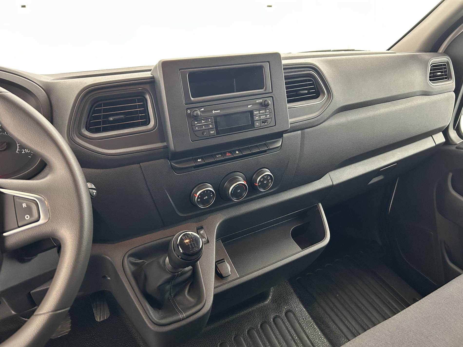 Vente en ligne Renault Master Fourgon MASTER FGN TRAC F3500 L3H3 BLUE DCI 135 au prix de 28 990 €