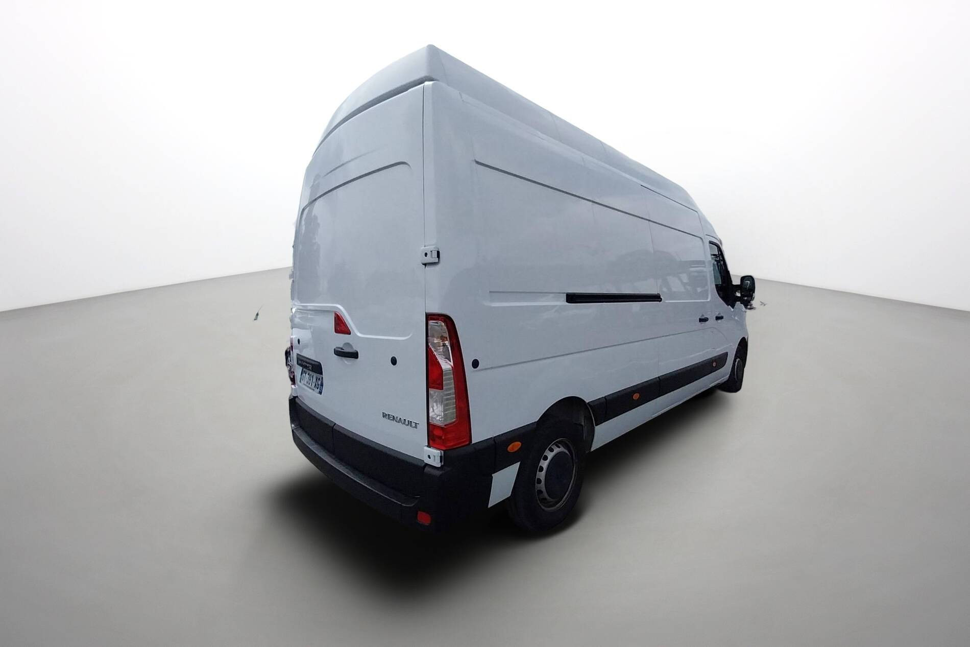 Vente en ligne Renault Master Fourgon MASTER FGN TRAC F3500 L3H3 BLUE DCI 135 au prix de 29 590 €