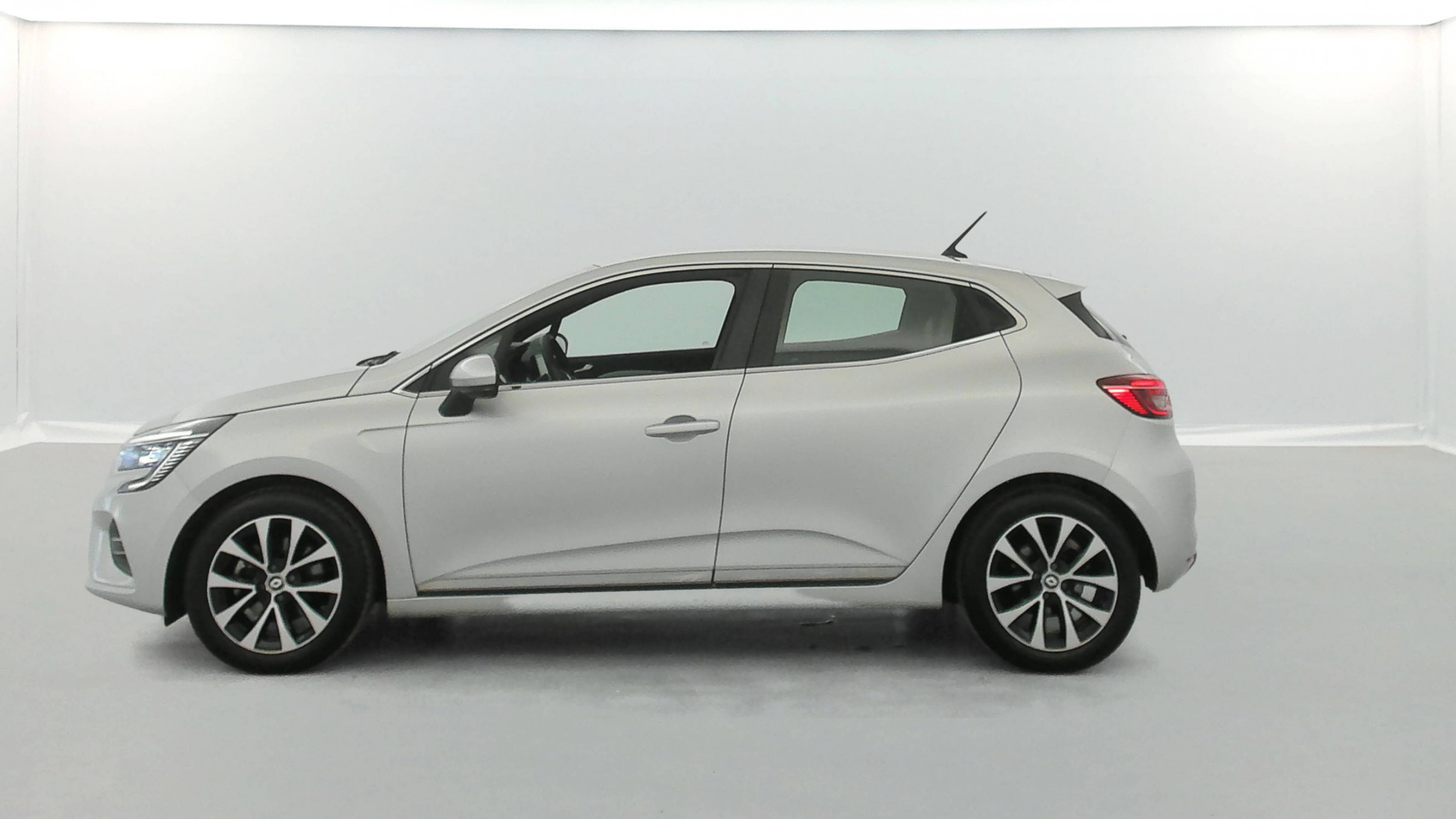 Vente en ligne Renault Clio 5 Clio E-Tech 140 - 21N au prix de 16 500 €