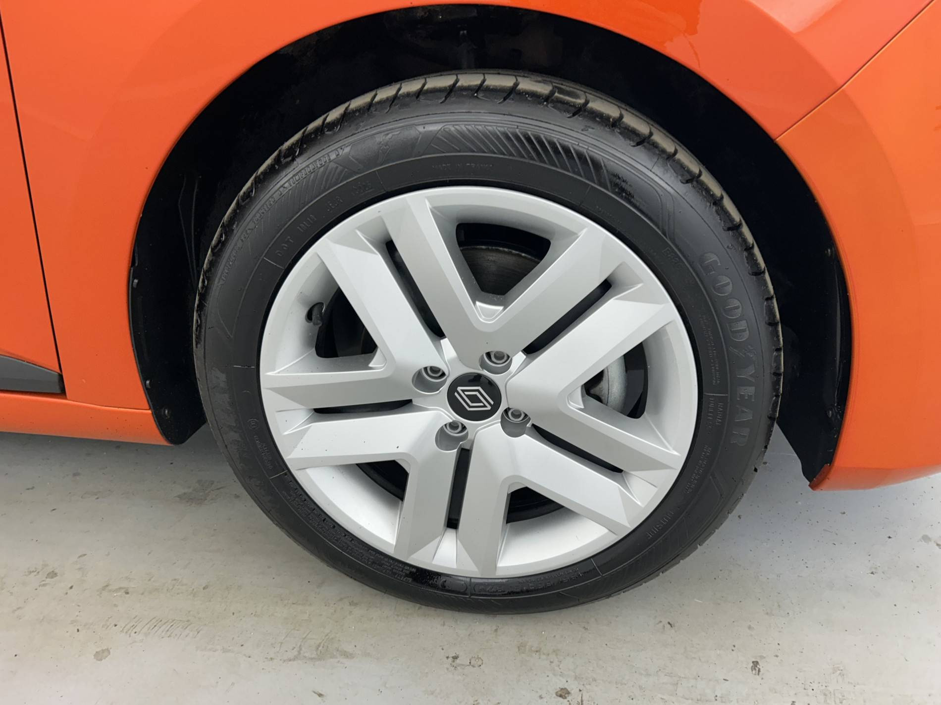 Vente en ligne Renault Clio 5 Clio E-Tech full hybrid 145 au prix de 18 890 €