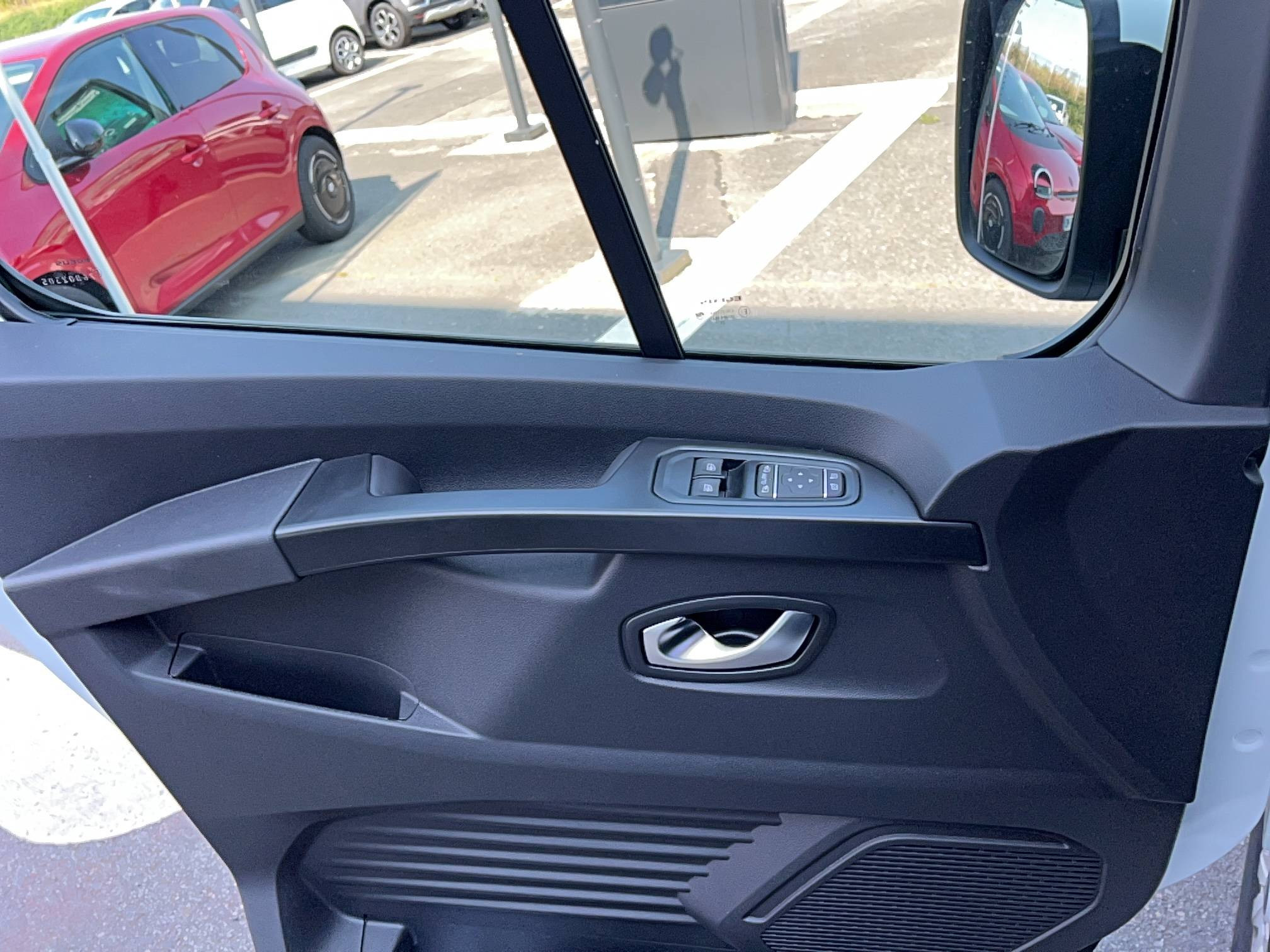 Vente en ligne Renault Trafic Cabine Approfondie TRAFIC CA BLUE DCI 170 L2H1 3T AUTO au prix de 40 990 €