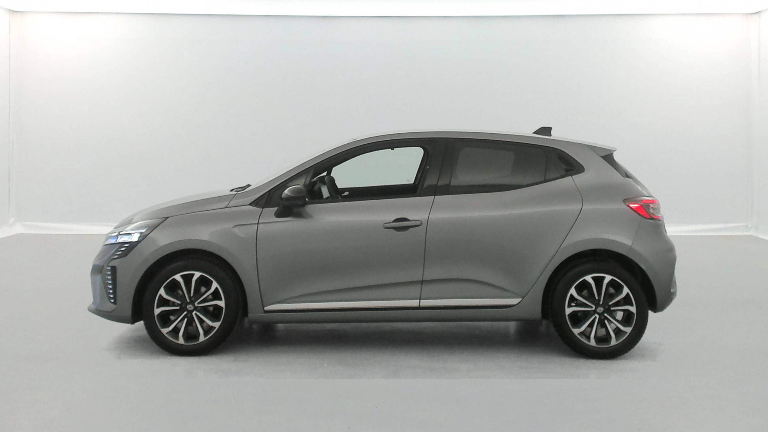Vente en ligne Renault Clio 5 Clio Eco-G 100 ch GSR2 au prix de 17 970 €
