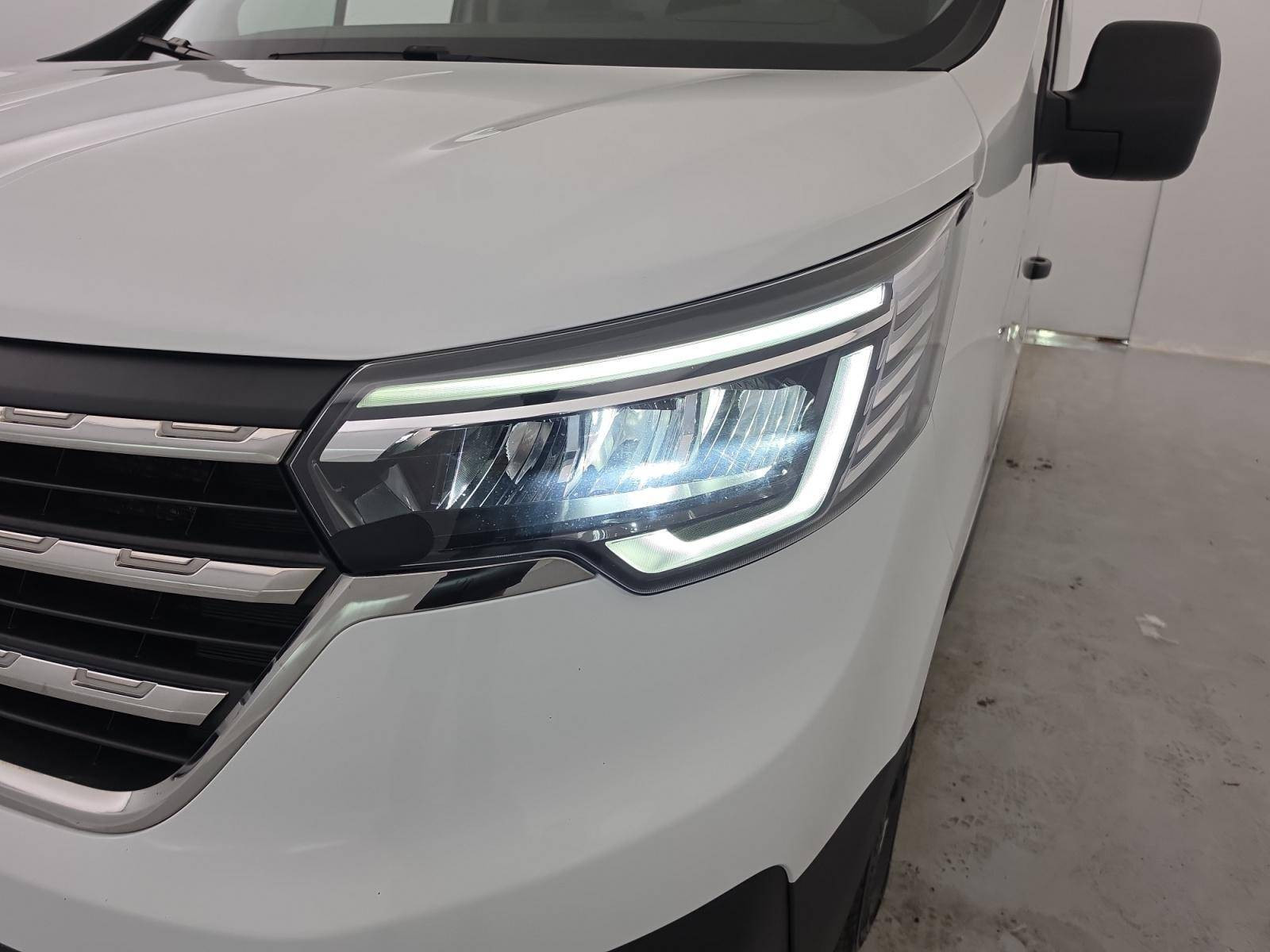 Vente en ligne Renault Trafic 3 Fourgon TRAFIC FGN L2H1 3000 KG BLUE DCI 130 au prix de 21 990 €