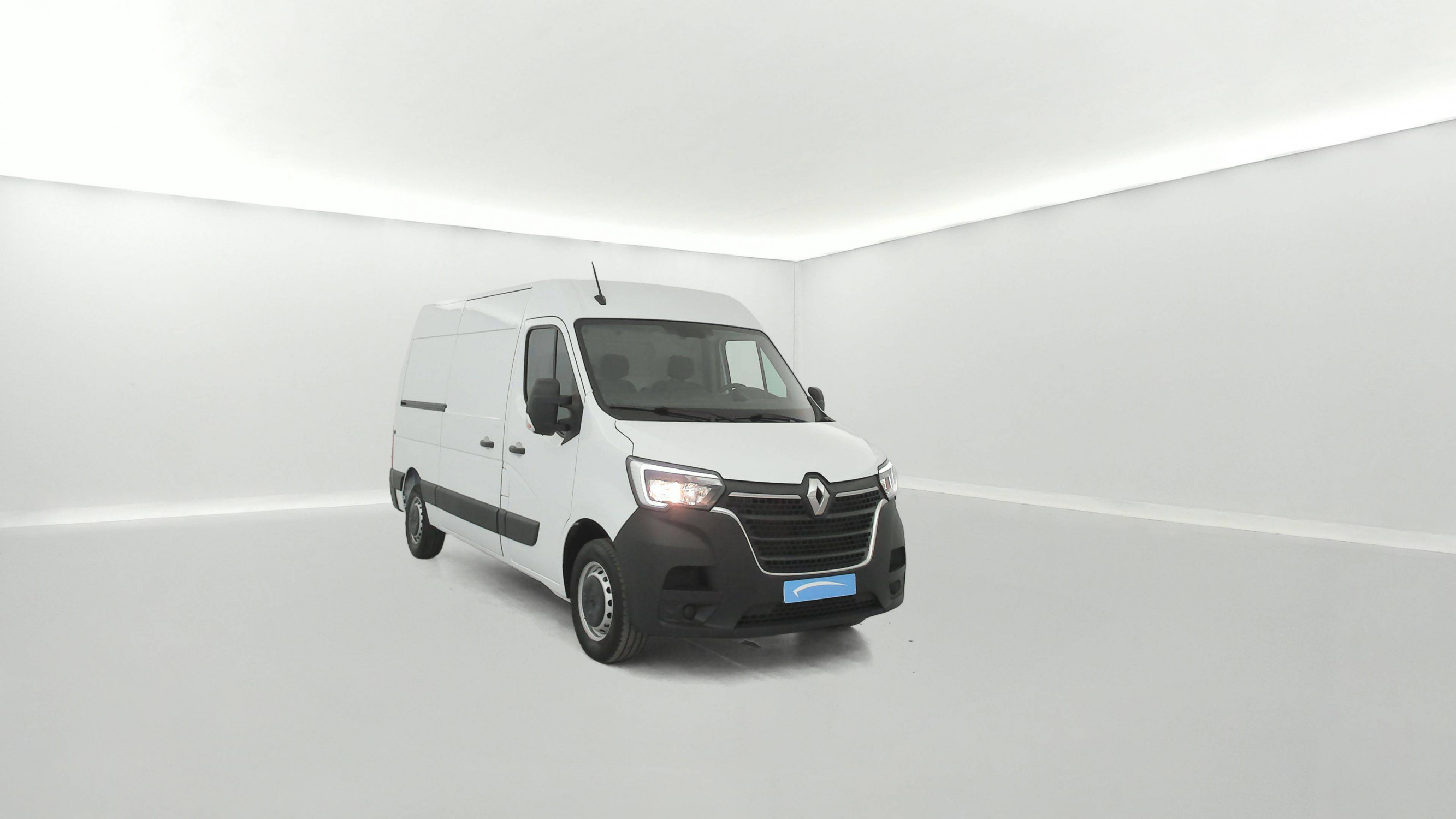 Vente en ligne Renault Master Fourgon MASTER CA TRAC F3500 L2H2 BLUE DCI 135 au prix de 26 490 €