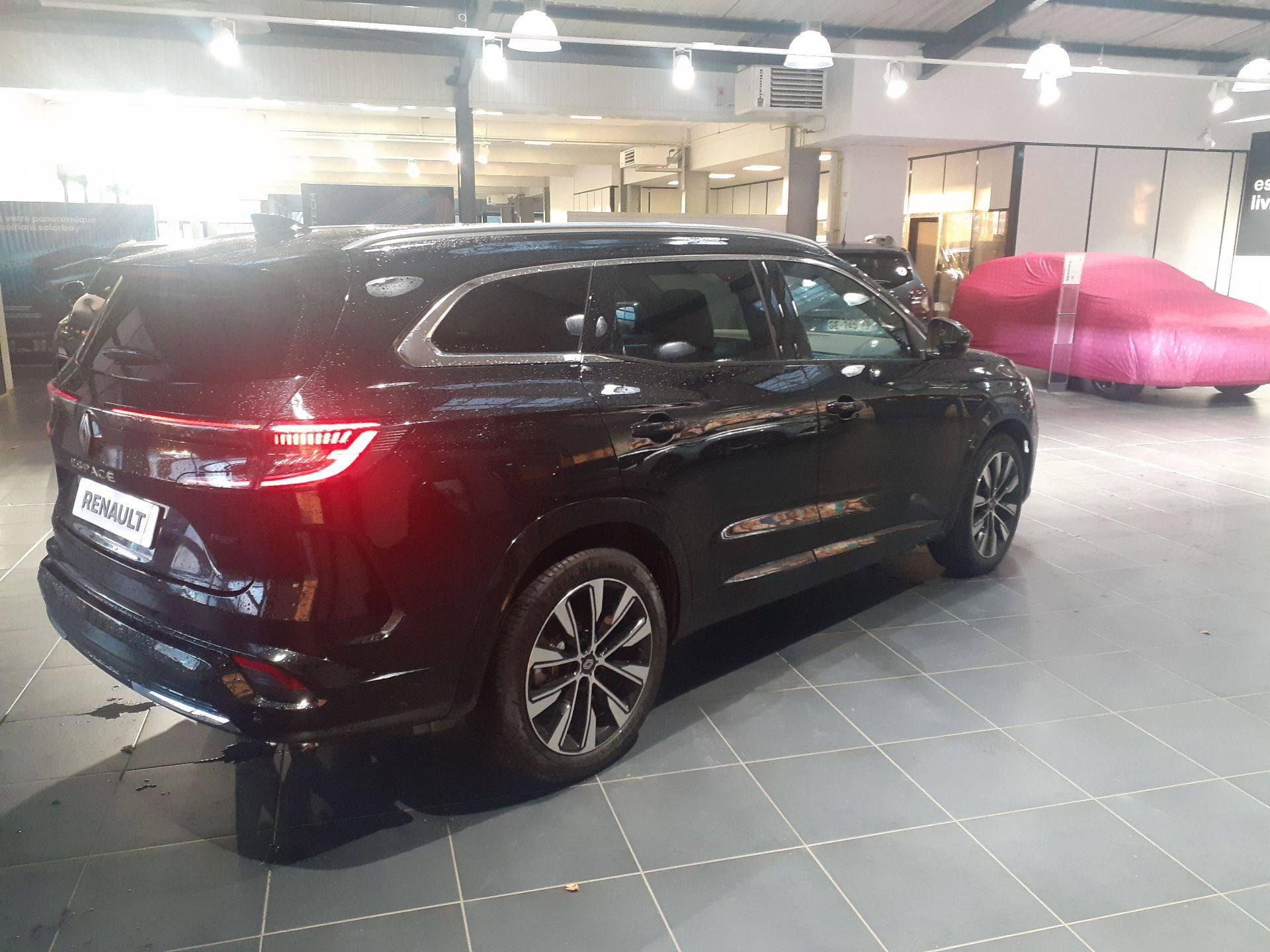 Vente en ligne Renault Espace Espace full hybrid E-Tech 200 ch 5pl au prix de 40 990 €