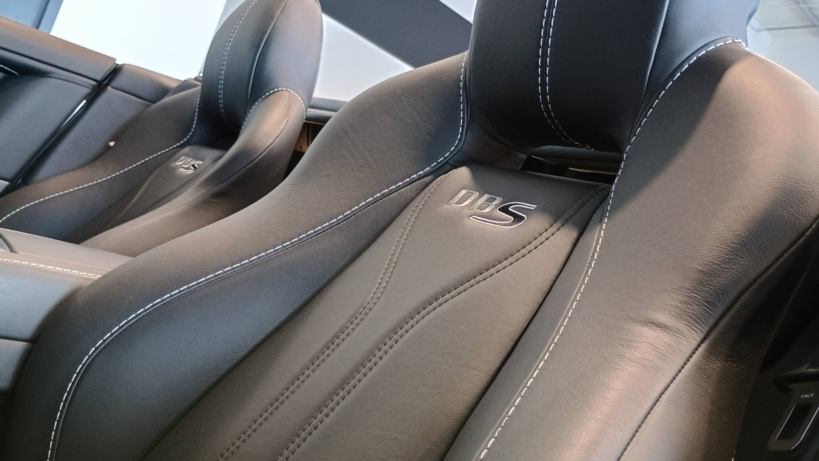 Vente en ligne Aston Martin DBS DBS au prix de 119 990 €