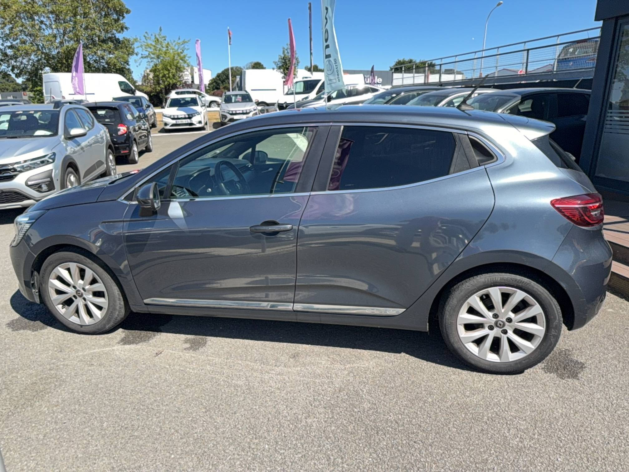 Vente en ligne Renault Clio 5 Clio TCe 100 au prix de 12 290 €