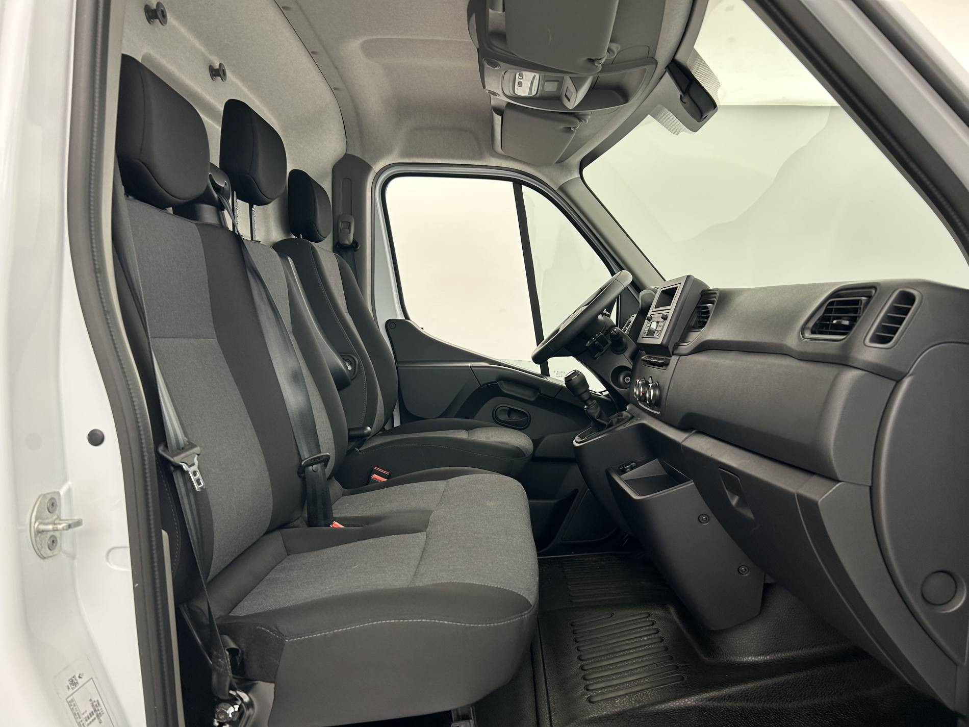 Vente en ligne Renault Master Fourgon MASTER FGN TRAC F3500 L2H2 BLUE DCI 135 au prix de 24 990 €