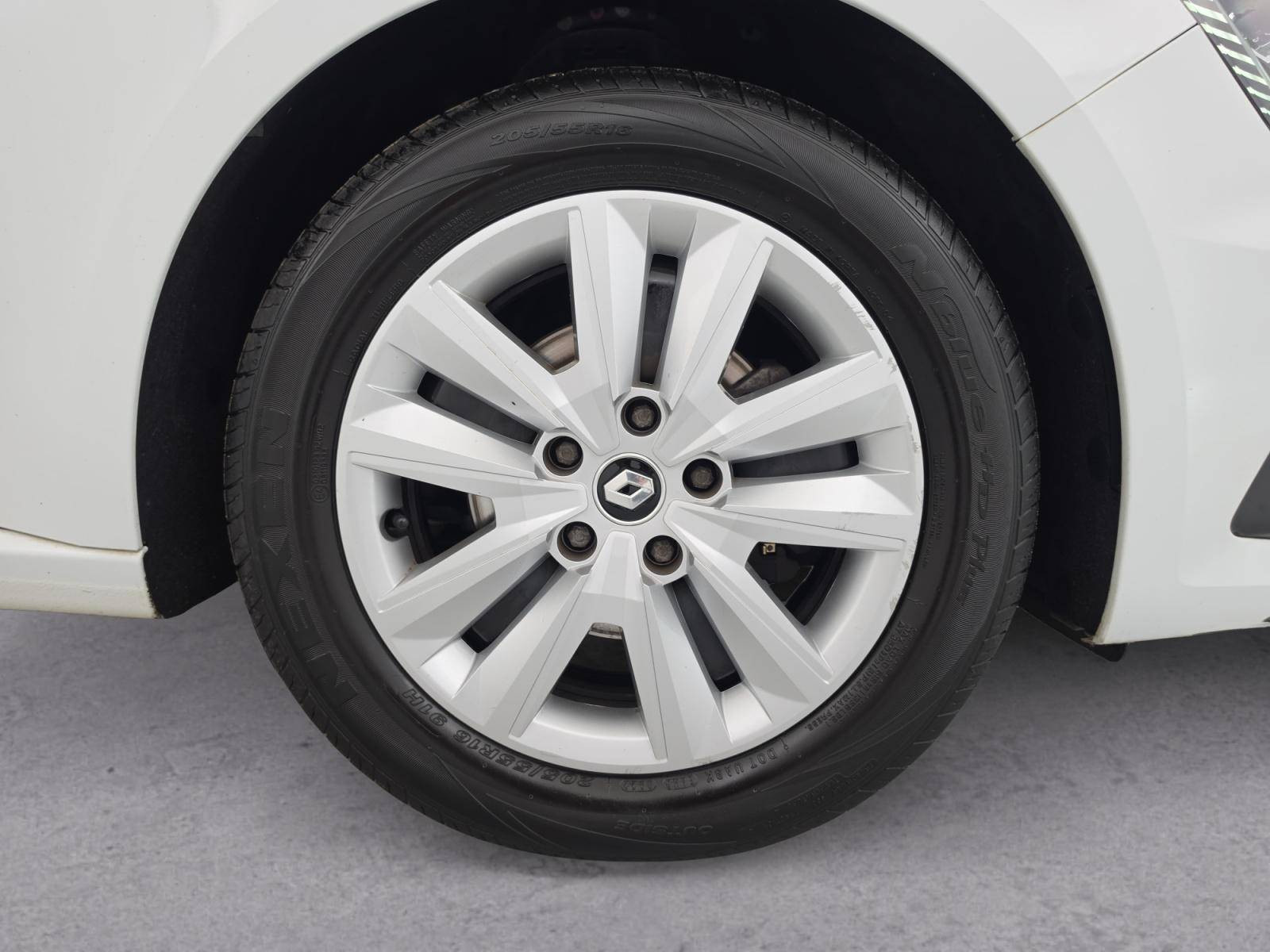 Vente en ligne Renault Megane 4  Blue dCi 115 au prix de 13 490 €