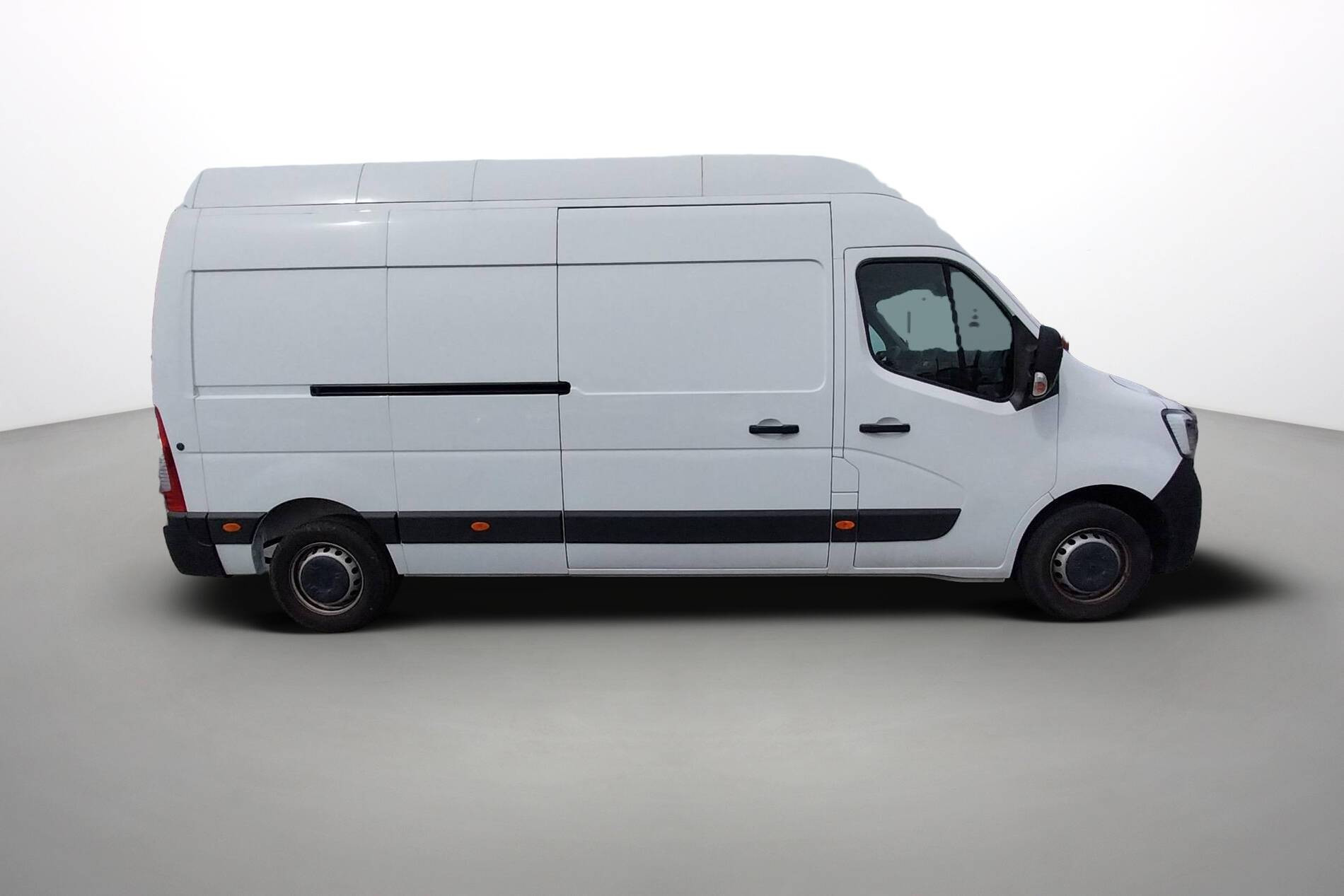 Vente en ligne Renault Master Fourgon MASTER FGN TRAC F3500 L3H3 BLUE DCI 135 au prix de 29 790 €