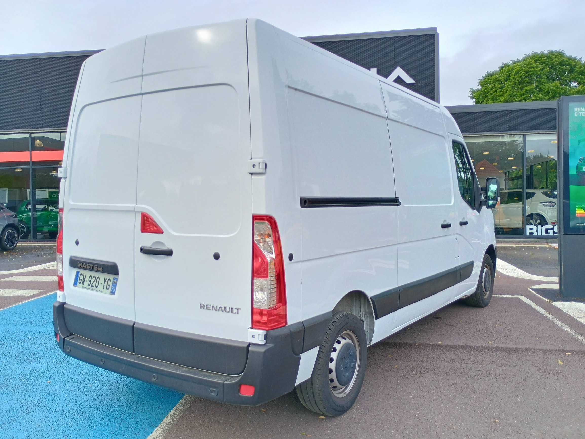 Vente en ligne Renault Master Fourgon MASTER FGN TRAC F3500 L2H2 BLUE DCI 135 au prix de 25 990 €