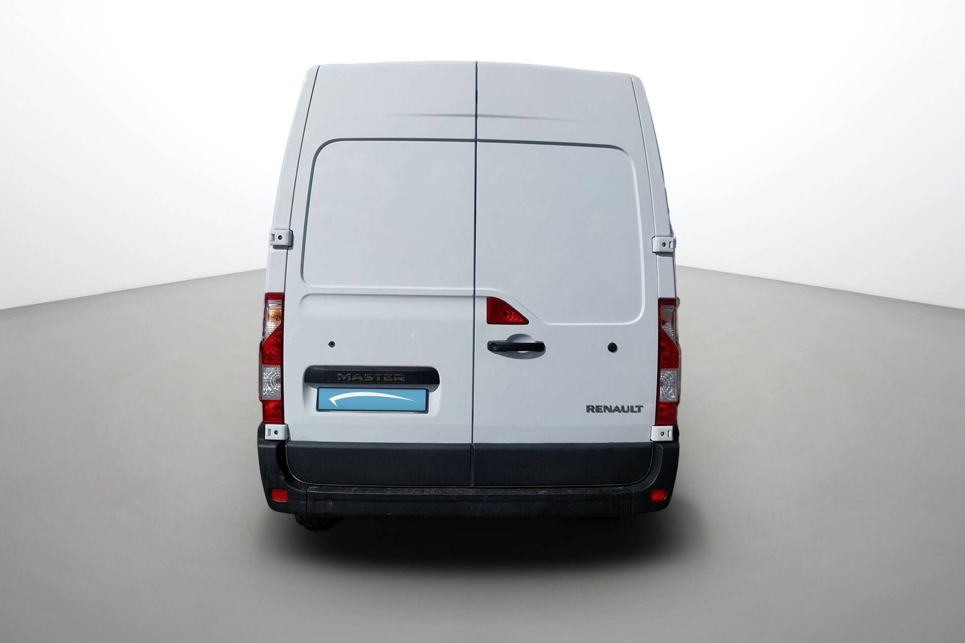 Vente en ligne Renault Master Fourgon MASTER FGN TRAC F3500 L2H2 BLUE DCI 135 au prix de 27 590 €