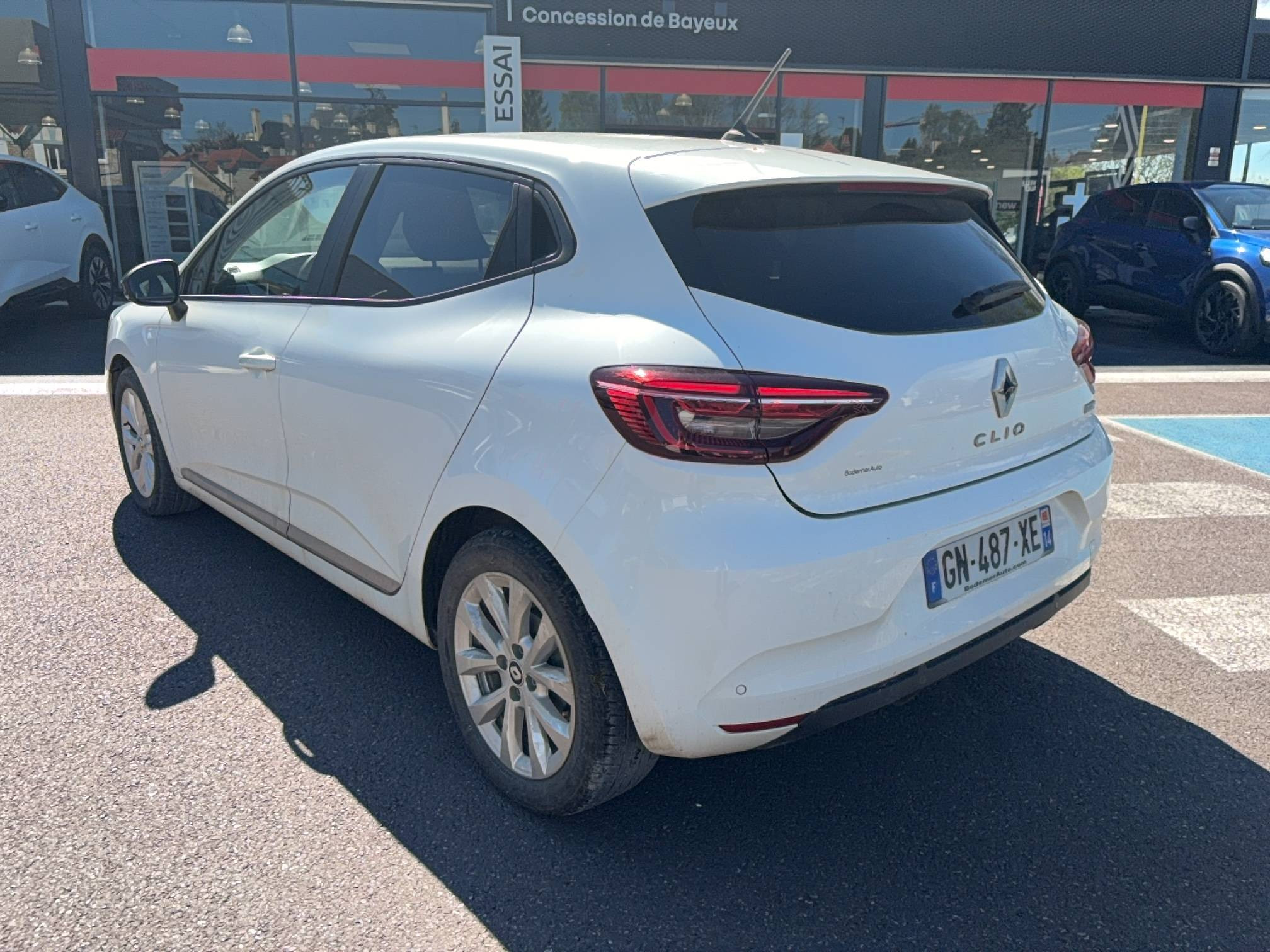 Vente en ligne Renault Clio 5 Clio E-Tech full hybrid 145 au prix de 17 590 €