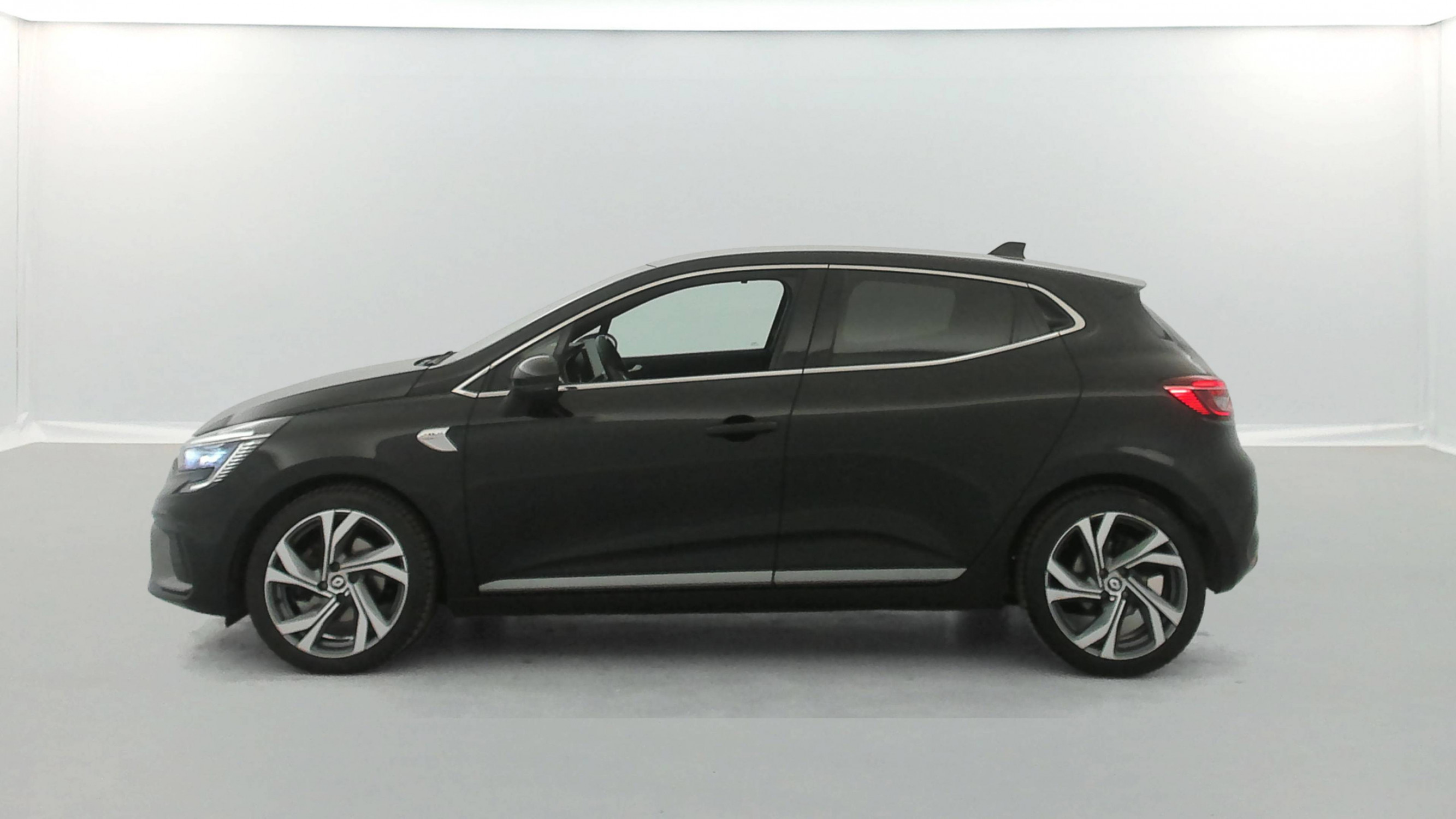 Vente en ligne Renault Clio 5 Clio E-Tech 140 - 21N au prix de 15 000 €