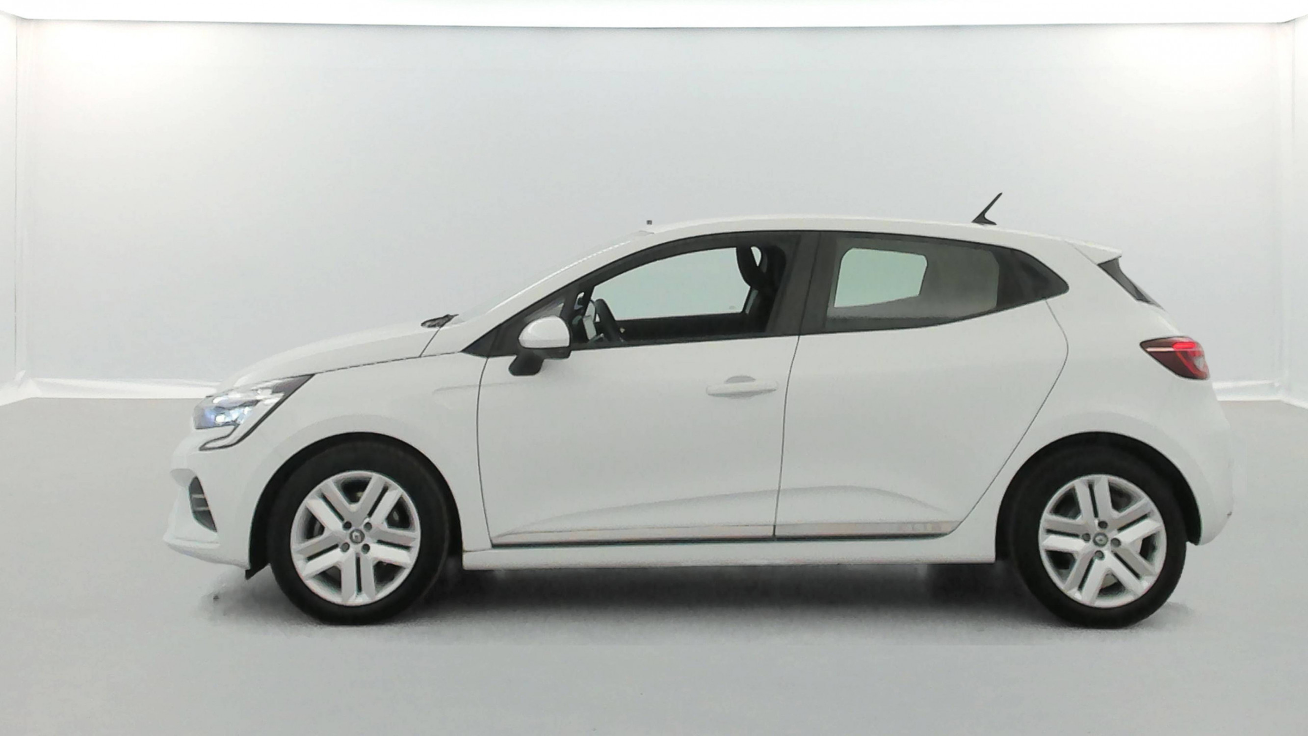 Vente en ligne Renault Clio 5 CLIO BLUE DCI 100 - 21N au prix de 9 990 €
