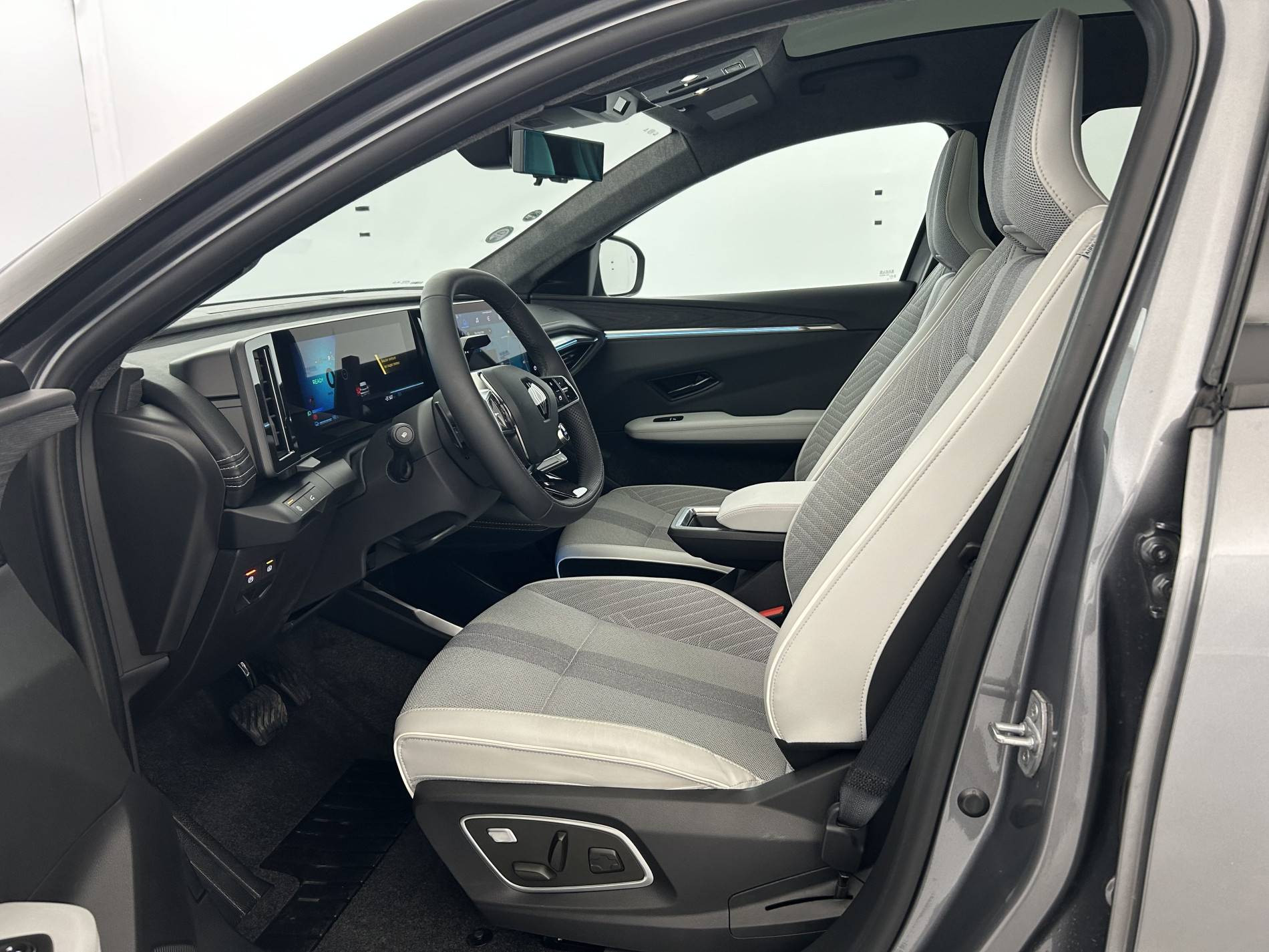 Vente en ligne Renault Scenic E-Tech Scenic E-Tech électrique 220 ch grande autonomie au prix de 40 990 €