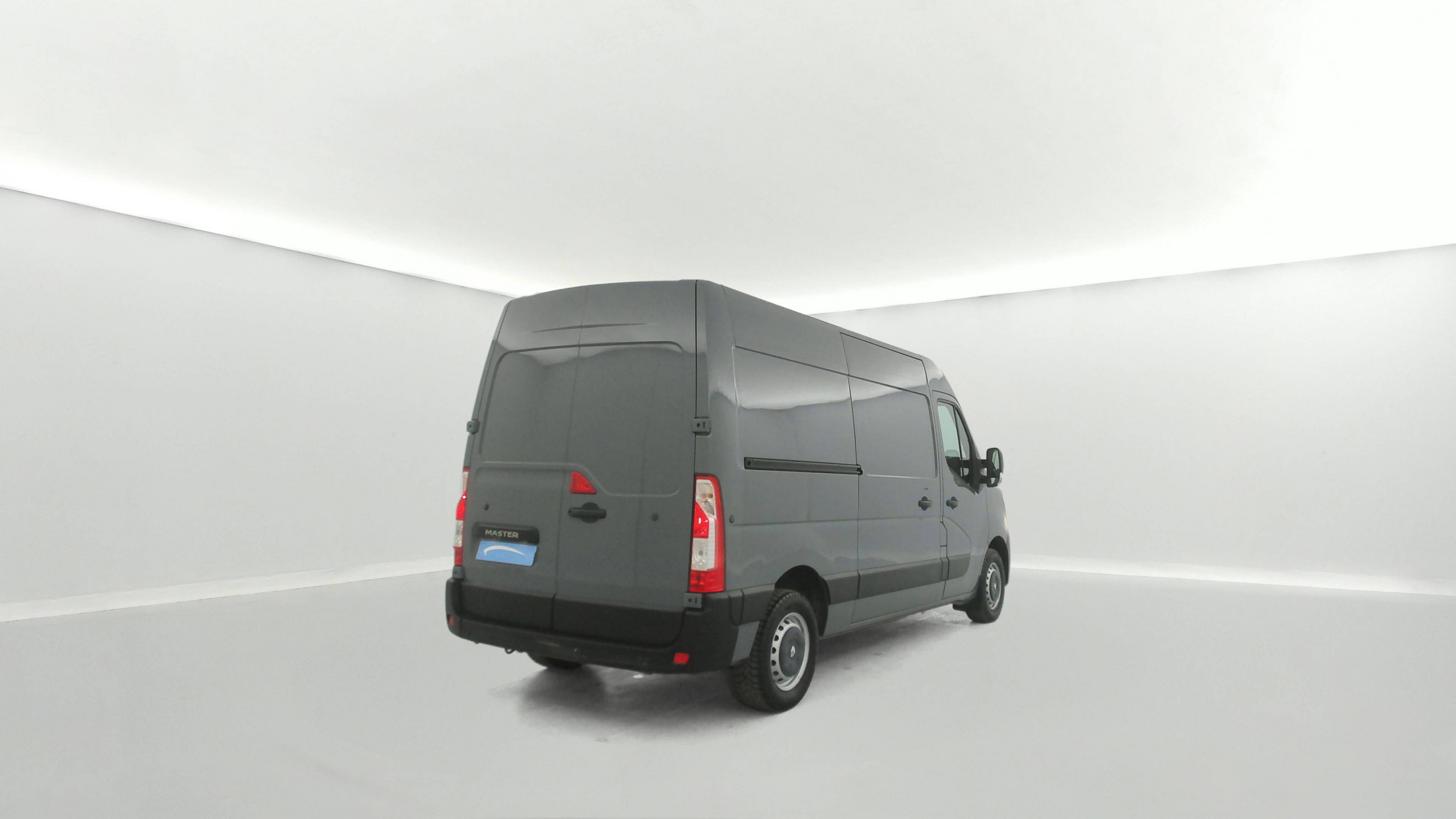 Vente en ligne Renault Master Fourgon MASTER FGN TRAC F3500 L2H2 DCI 135 au prix de 18 999 €