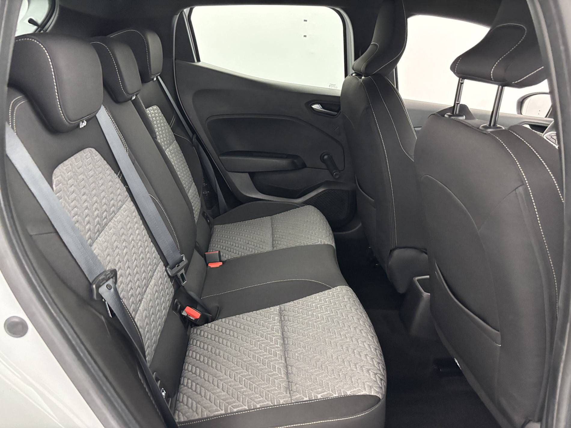 Vente en ligne Renault Clio 5 Clio E-Tech 140 - 21 au prix de 14 890 €