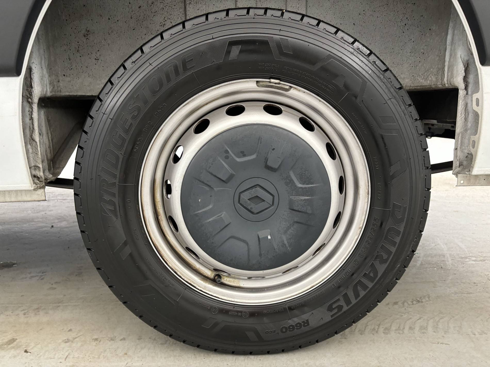 Vente en ligne Renault Master Fourgon MASTER FGN TRAC F3500 L2H2 BLUE DCI 135 au prix de 24 990 €