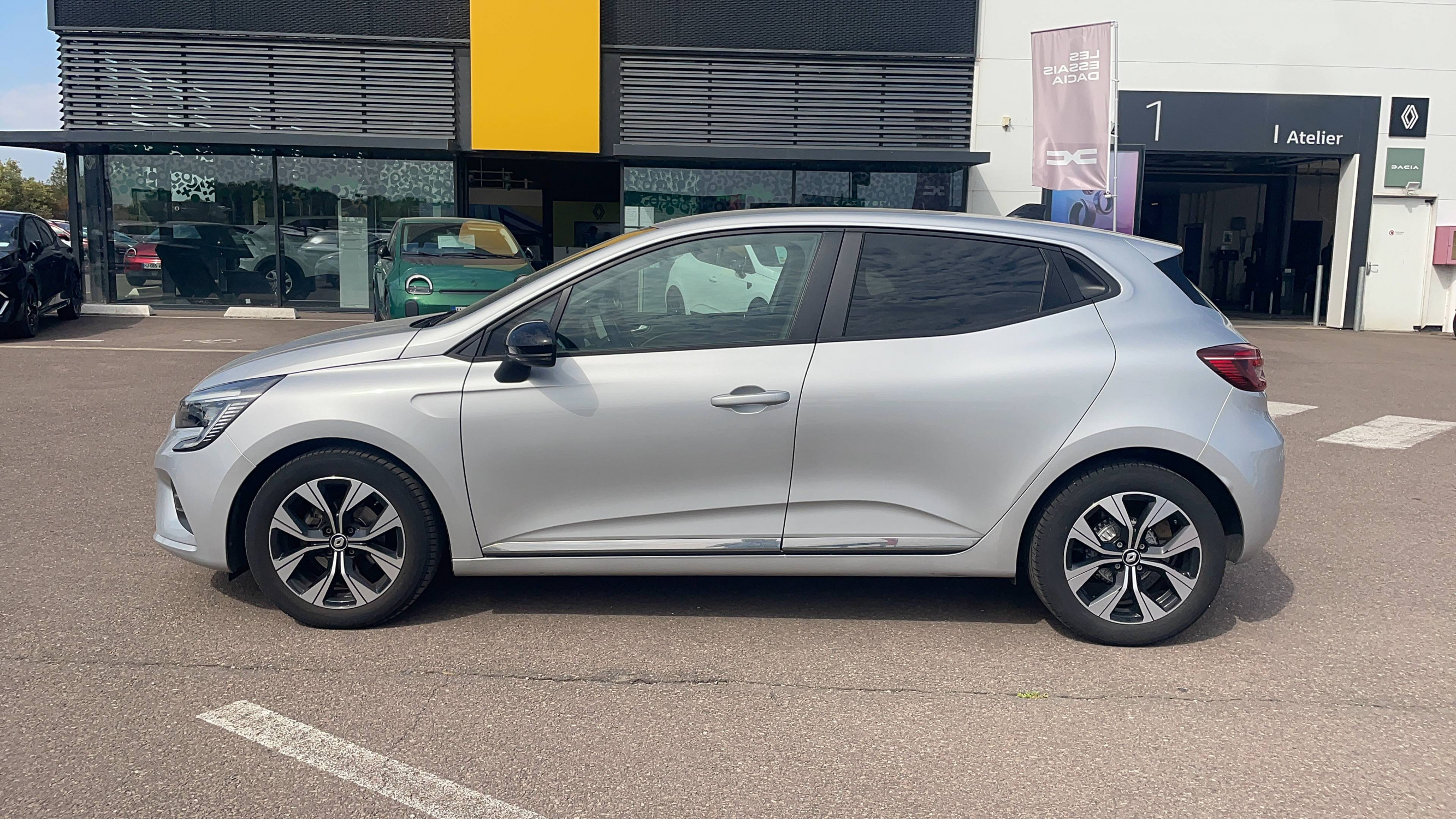 Vente en ligne Renault Clio 5 Clio TCe 100 GPL au prix de 14 490 €