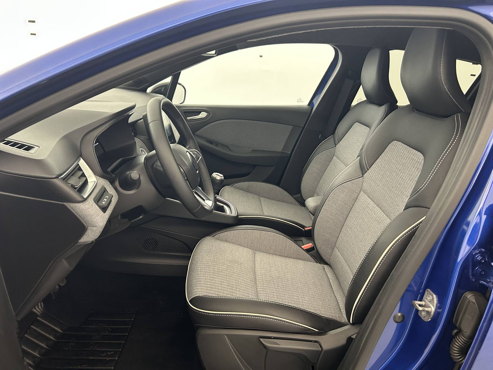 Vente en ligne Renault Clio 5 Clio TCe 90 au prix de 15 990 €